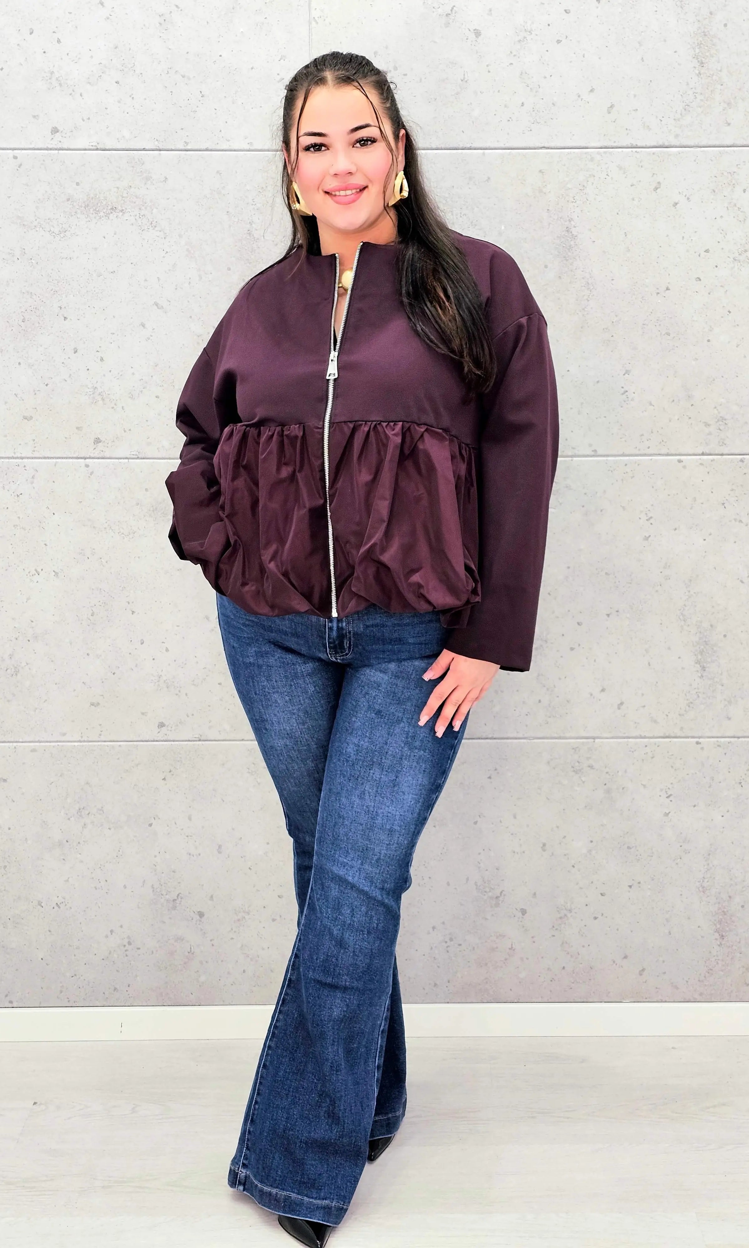Bluza plus size z falbaną – modna, kobieca i wygodna Stylowa XL