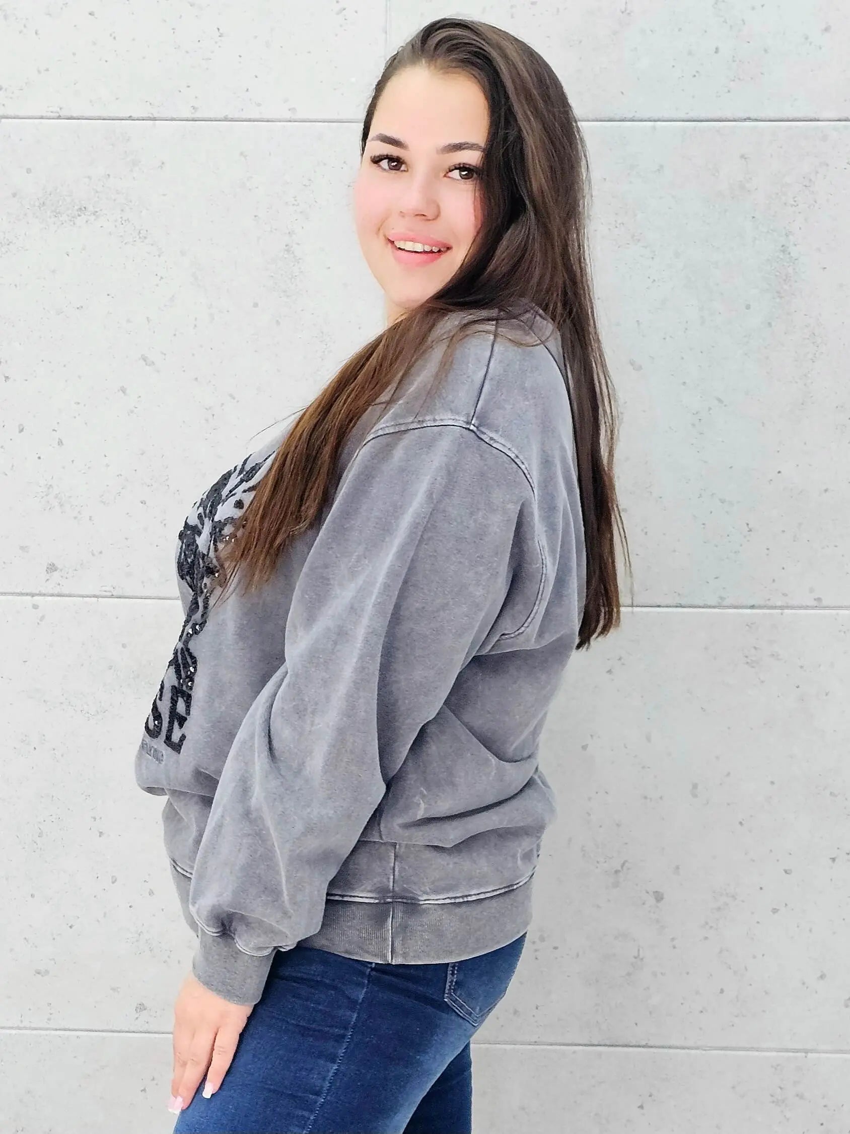 Bluza plus size z haftem i błyszczącymi akcentami – stylowa odzież XXL dla kobiet Stylowa XL