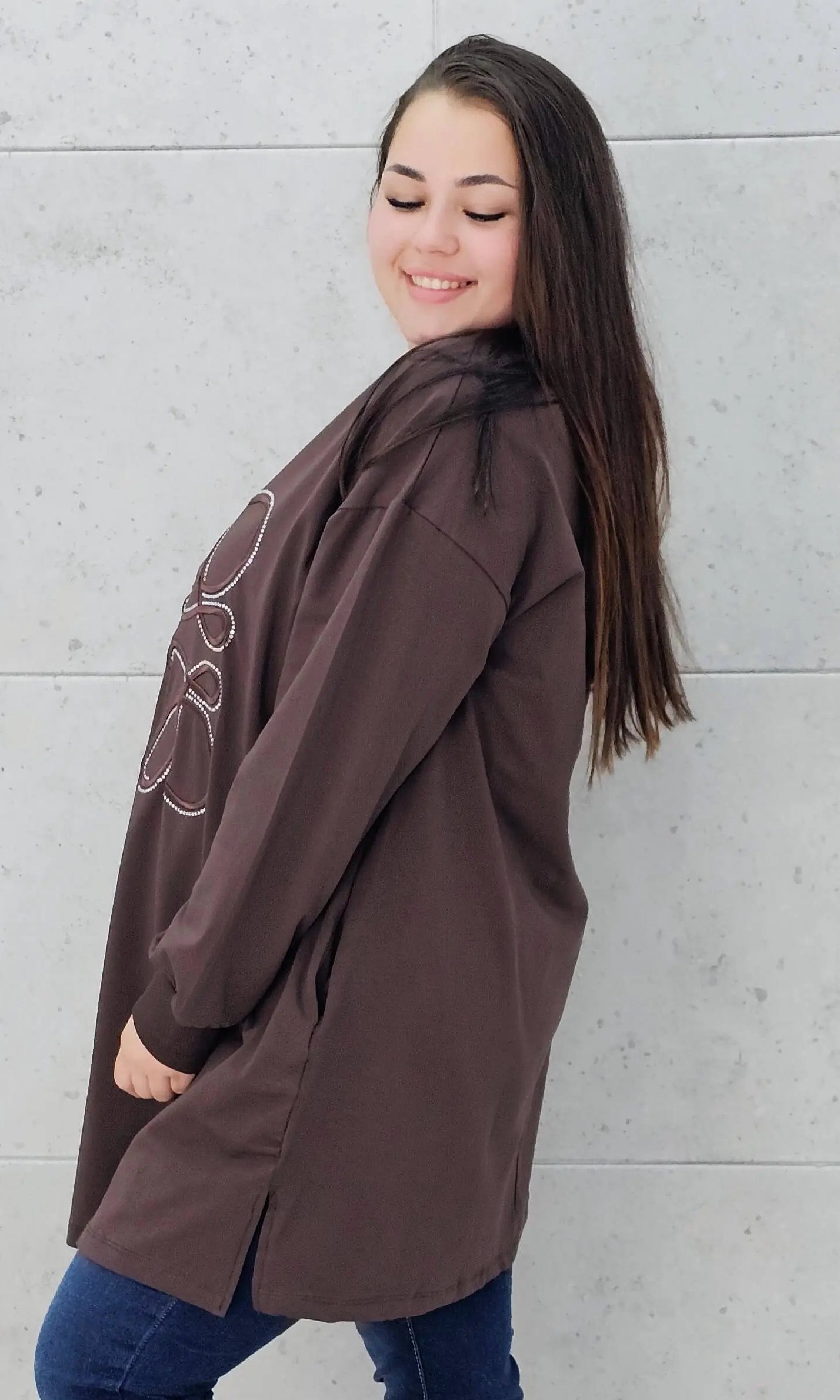 Bluza plus size z kryształkowym zdobieniem Stylowa XL