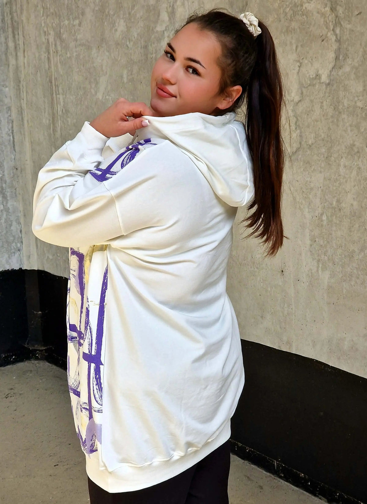 Bluza z abstrakcyjnym printem Stylowa XL