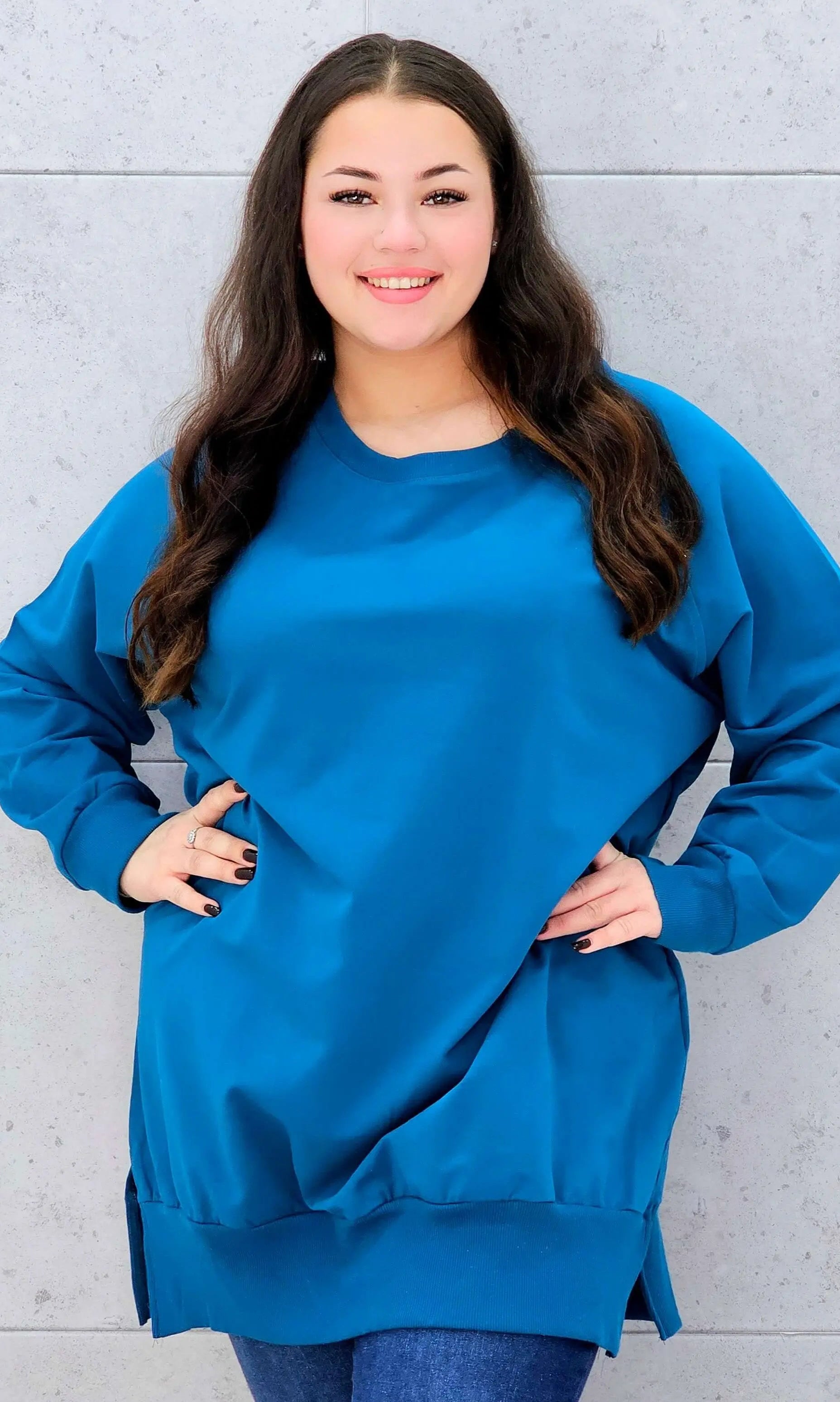 Bluza z dłuższym tyłem XXL – modna bluza plus size dla kobiet Stylowa XL