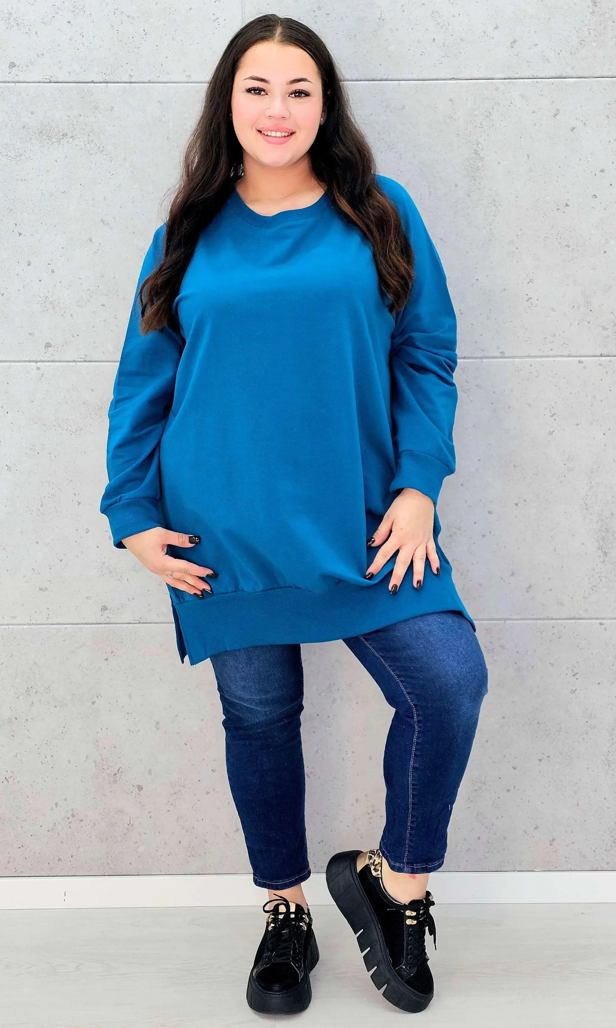 Bluza z dłuższym tyłem XXL – modna bluza plus size dla kobiet Stylowa XL