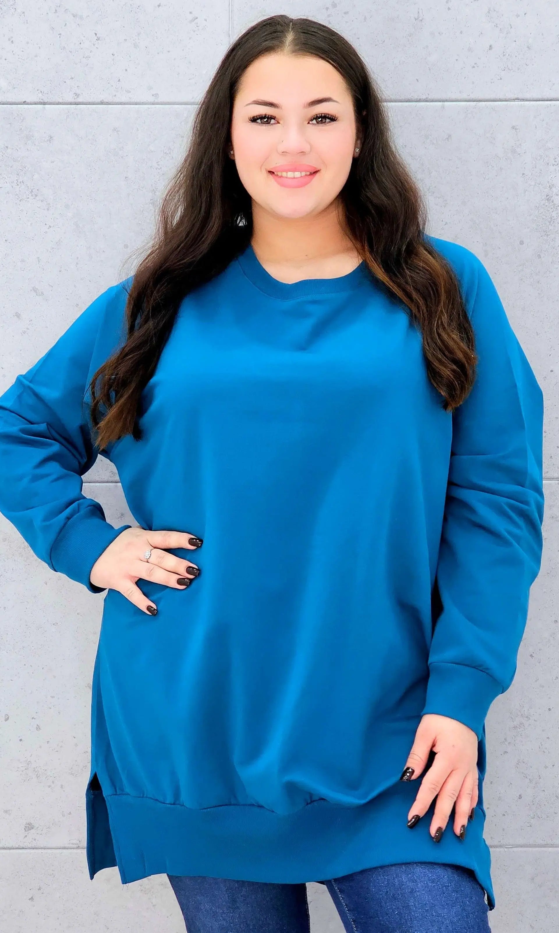 Bluza z dłuższym tyłem XXL – modna bluza plus size dla kobiet Stylowa XL