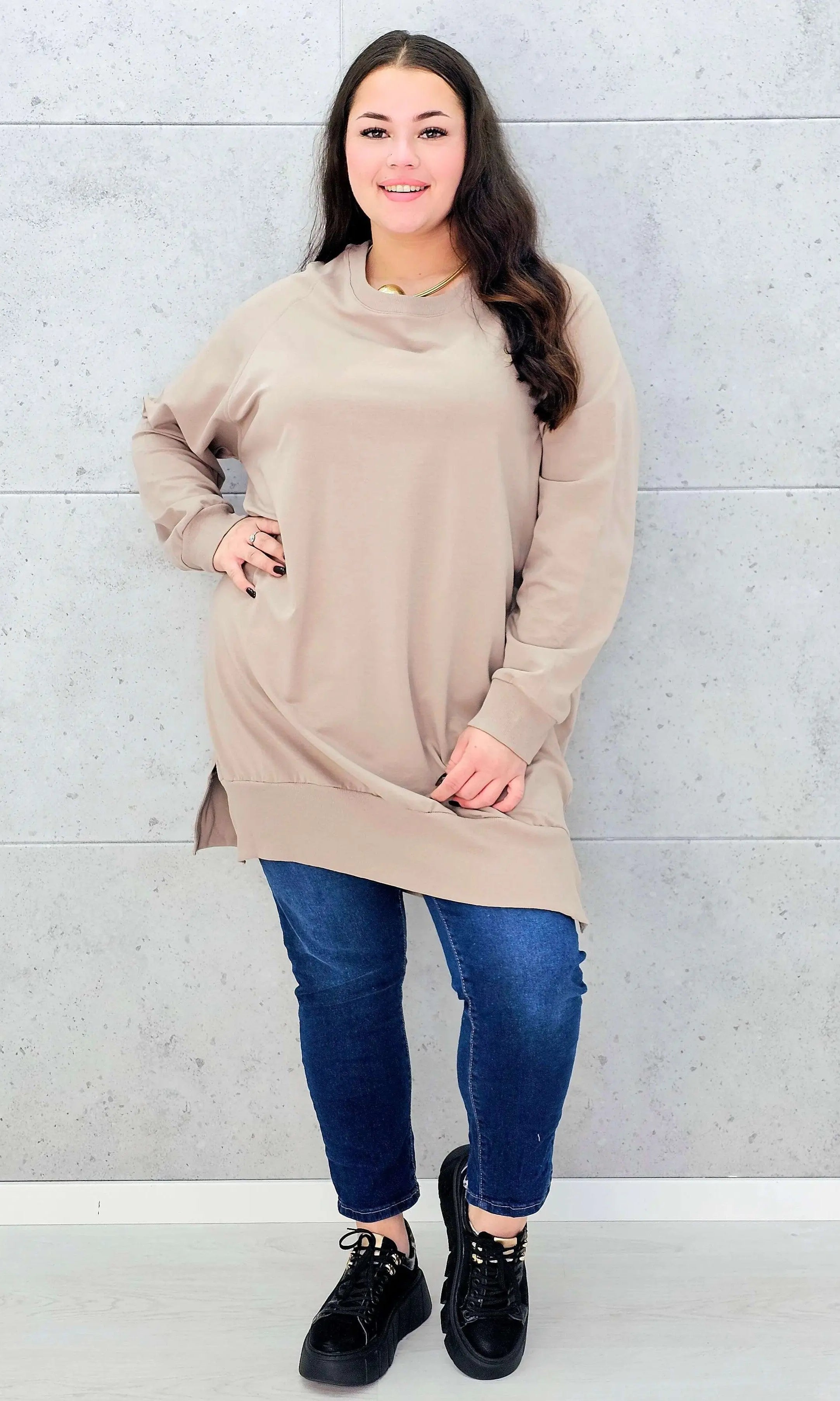 Bluza z dłuższym tyłem XXL – modna bluza plus size dla kobiet Stylowa XL