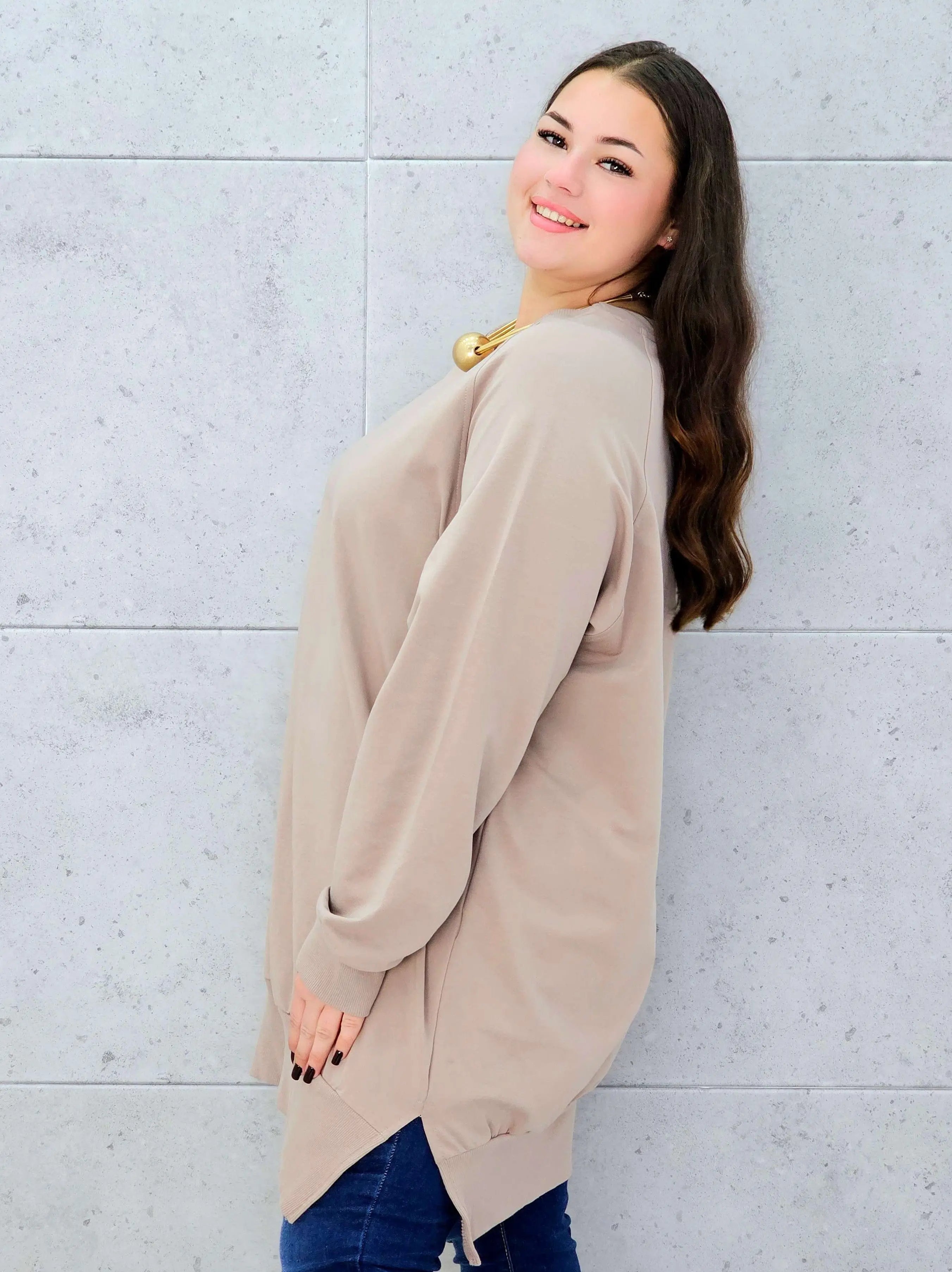 Bluza z dłuższym tyłem XXL – modna bluza plus size dla kobiet Stylowa XL