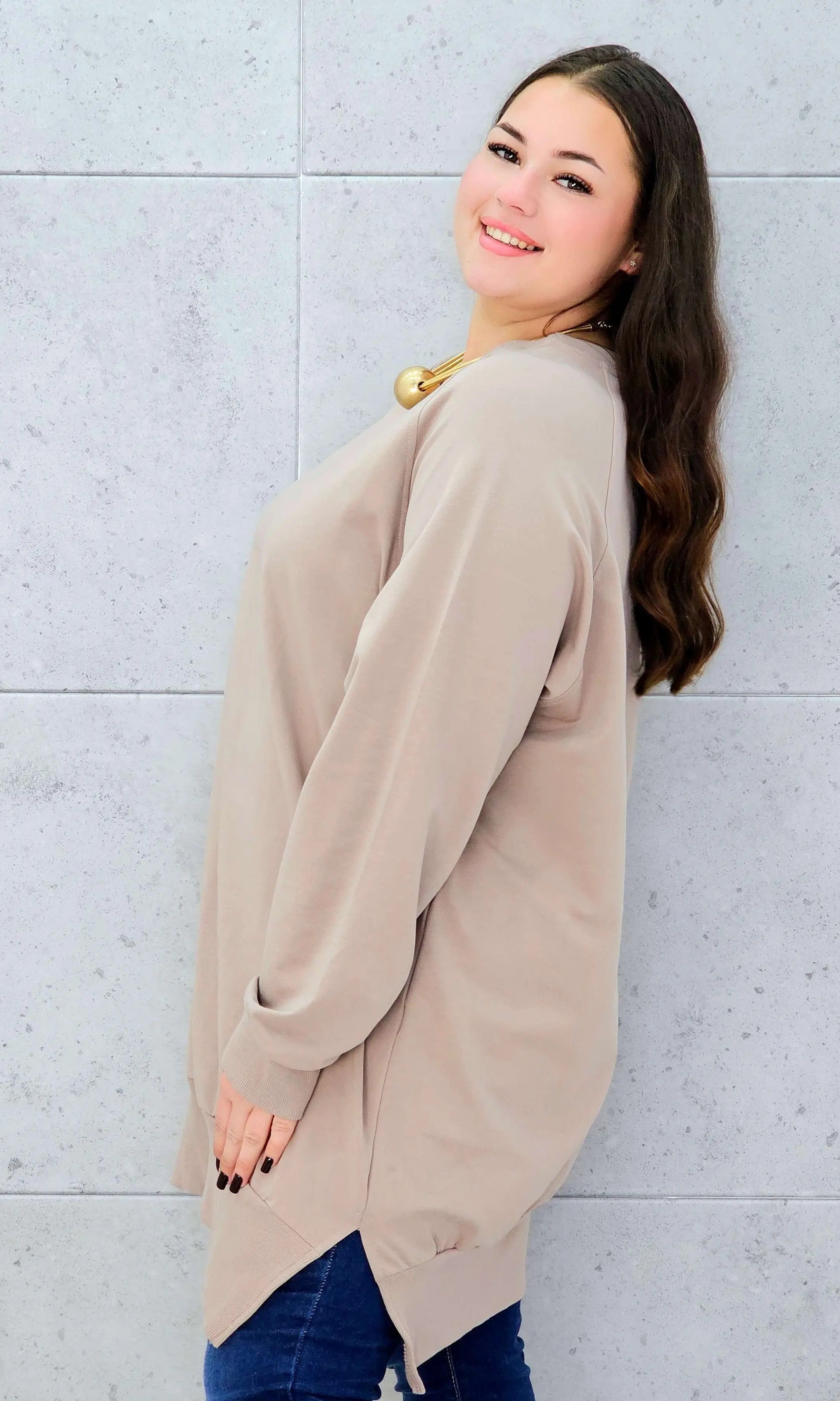 Bluza z dłuższym tyłem XXL – modna bluza plus size dla kobiet Stylowa XL