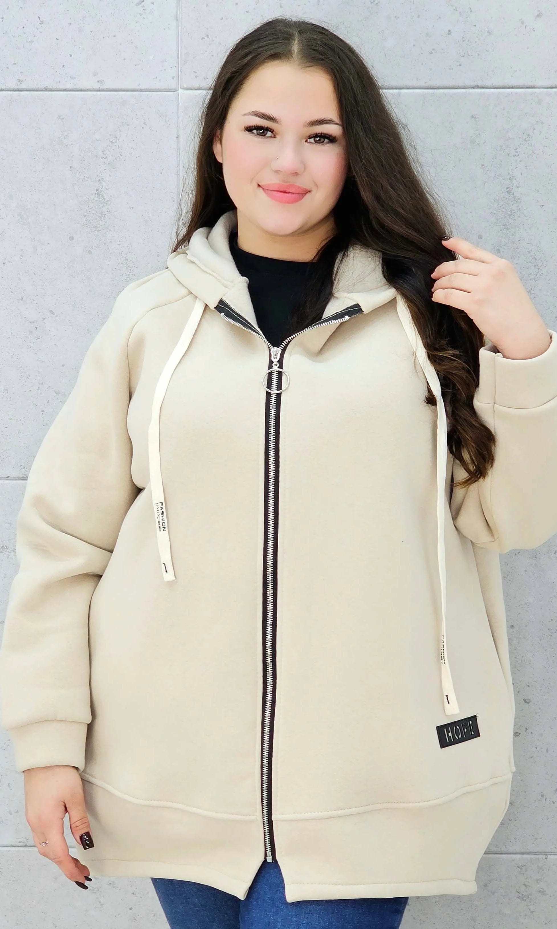 bluza z kapturem na suwak beżowa plus size – przód