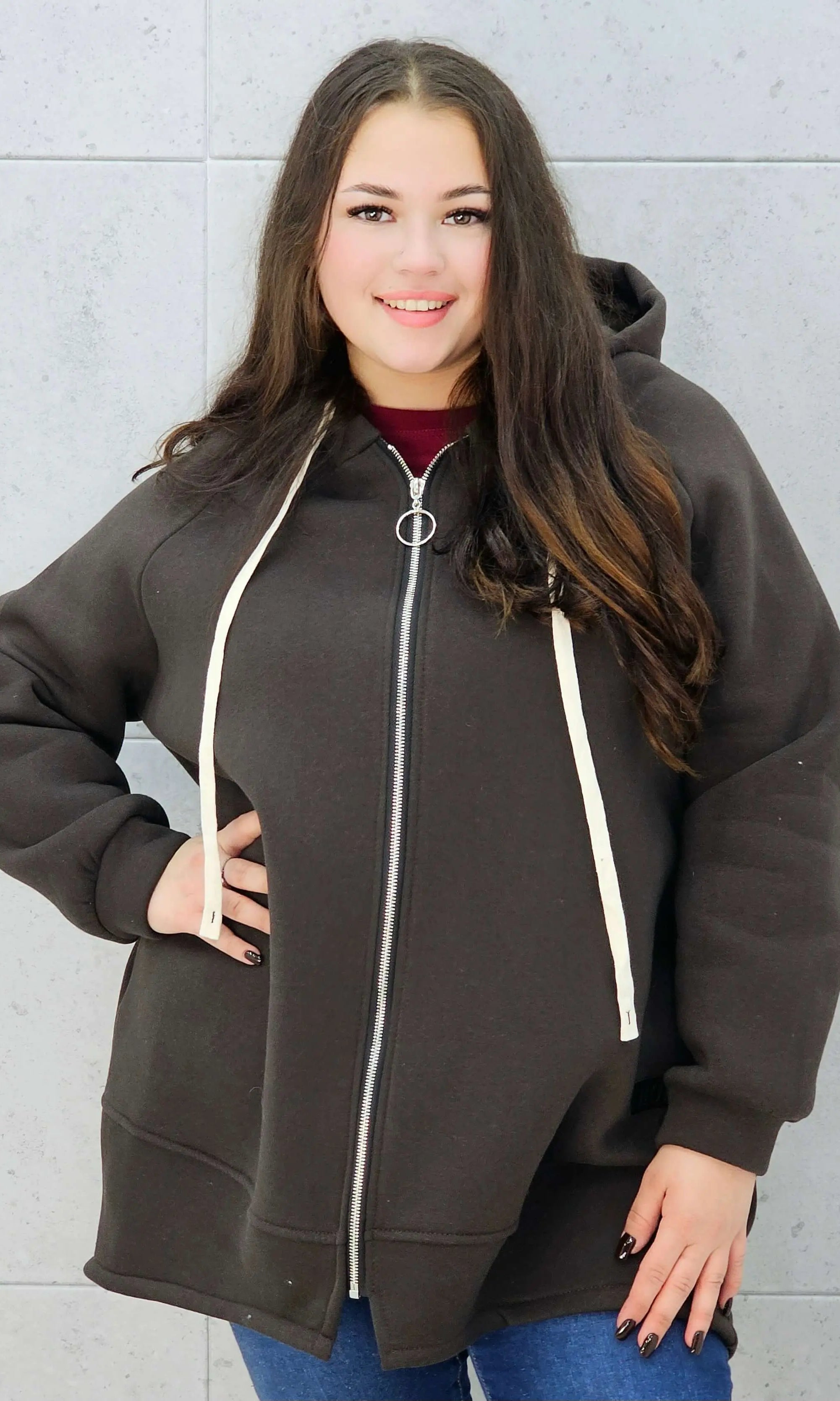 bluza z kapturem na suwak beżowa plus size – przód