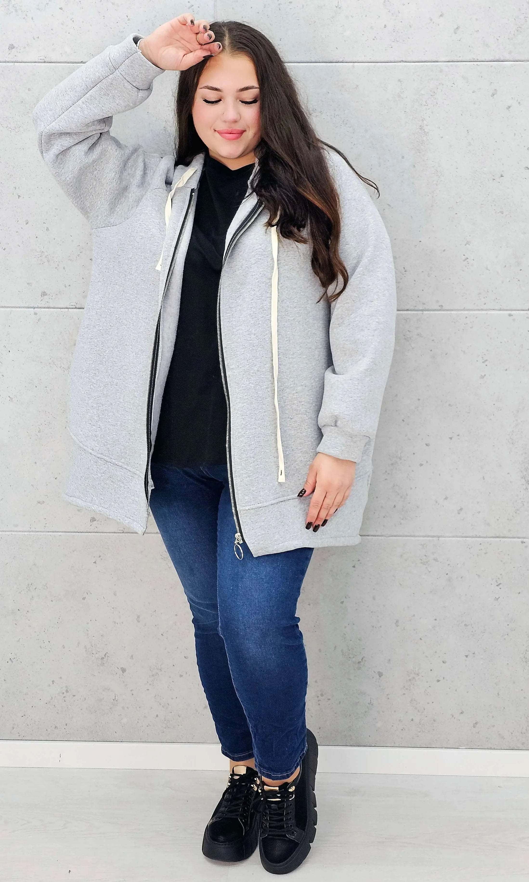bluza z kapturem szara plus size – w całości