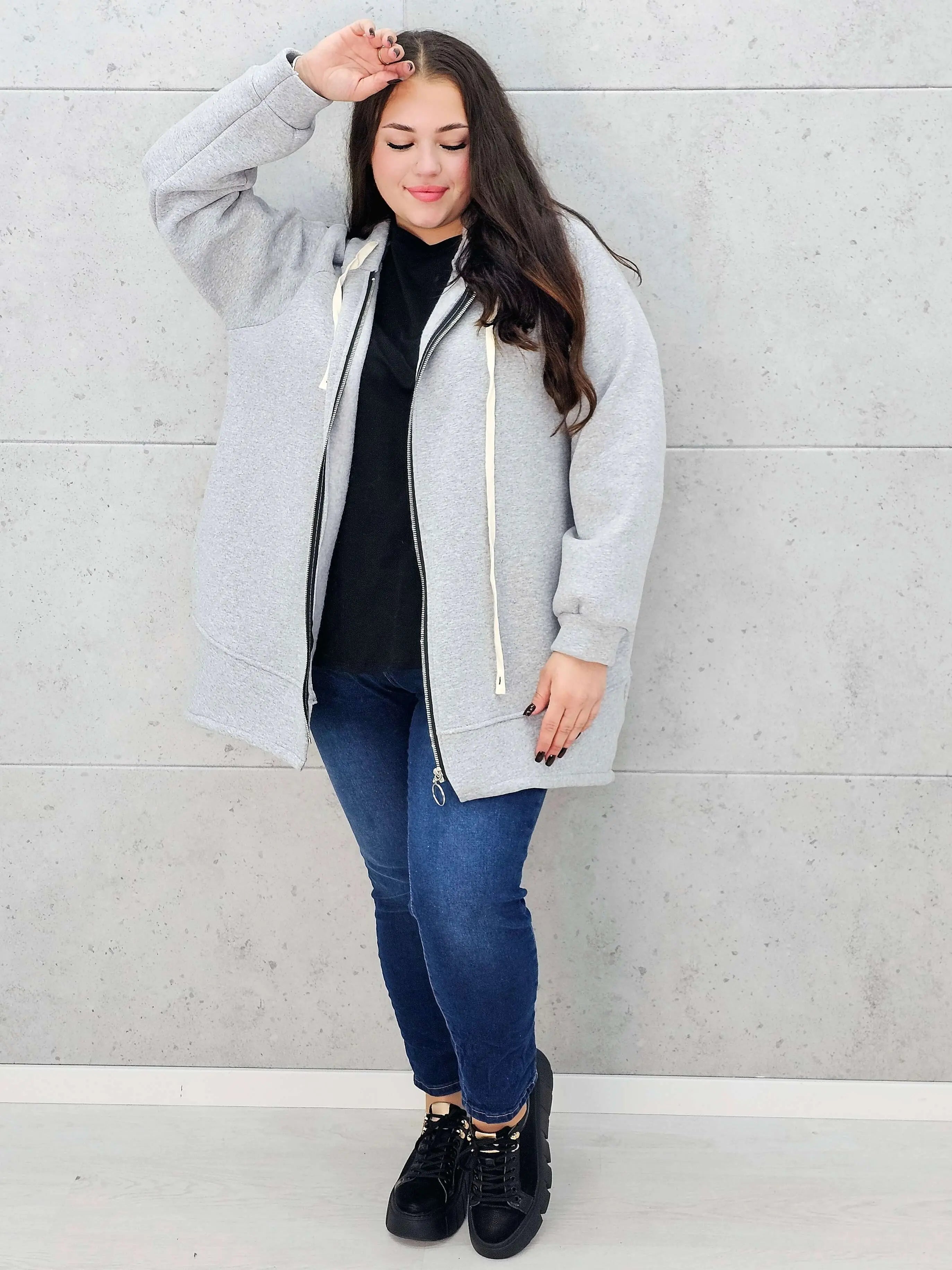 bluza z kapturem szara plus size – w całości
