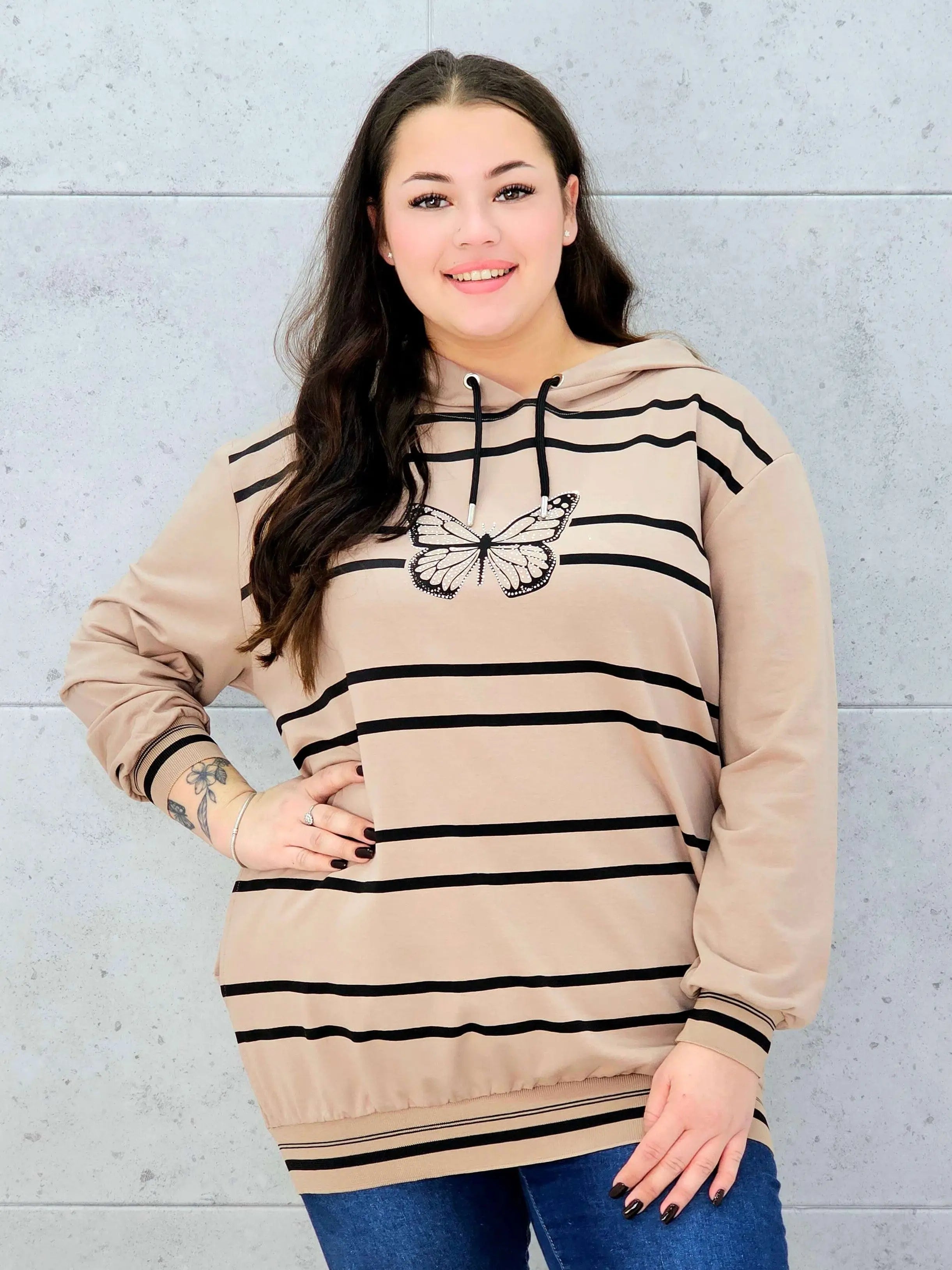 Bluza z kapturem z motylem – styl i wygoda w modzie plus size Stylowa XL