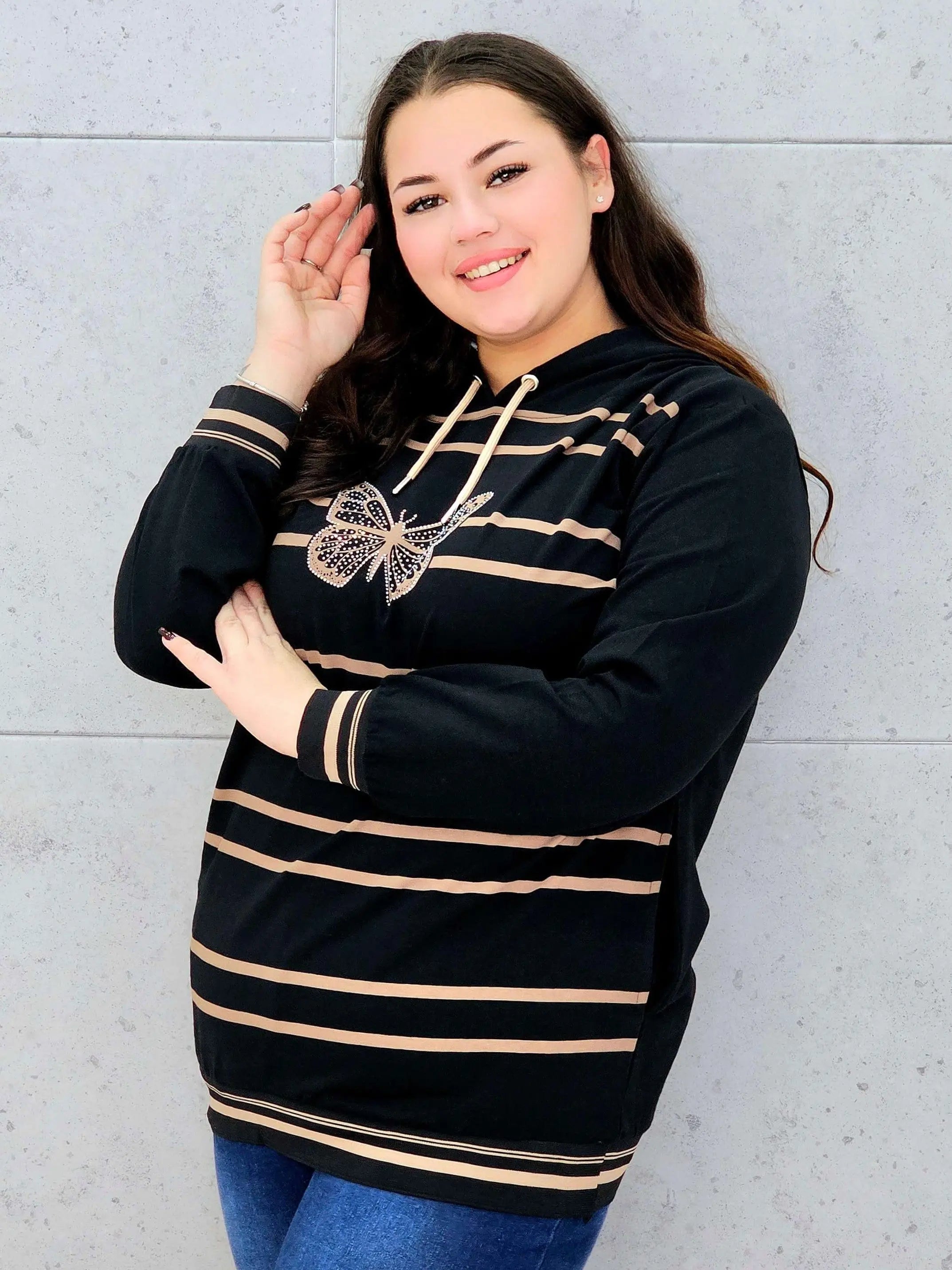 Bluza z kapturem z motylem – styl i wygoda w modzie plus size Stylowa XL