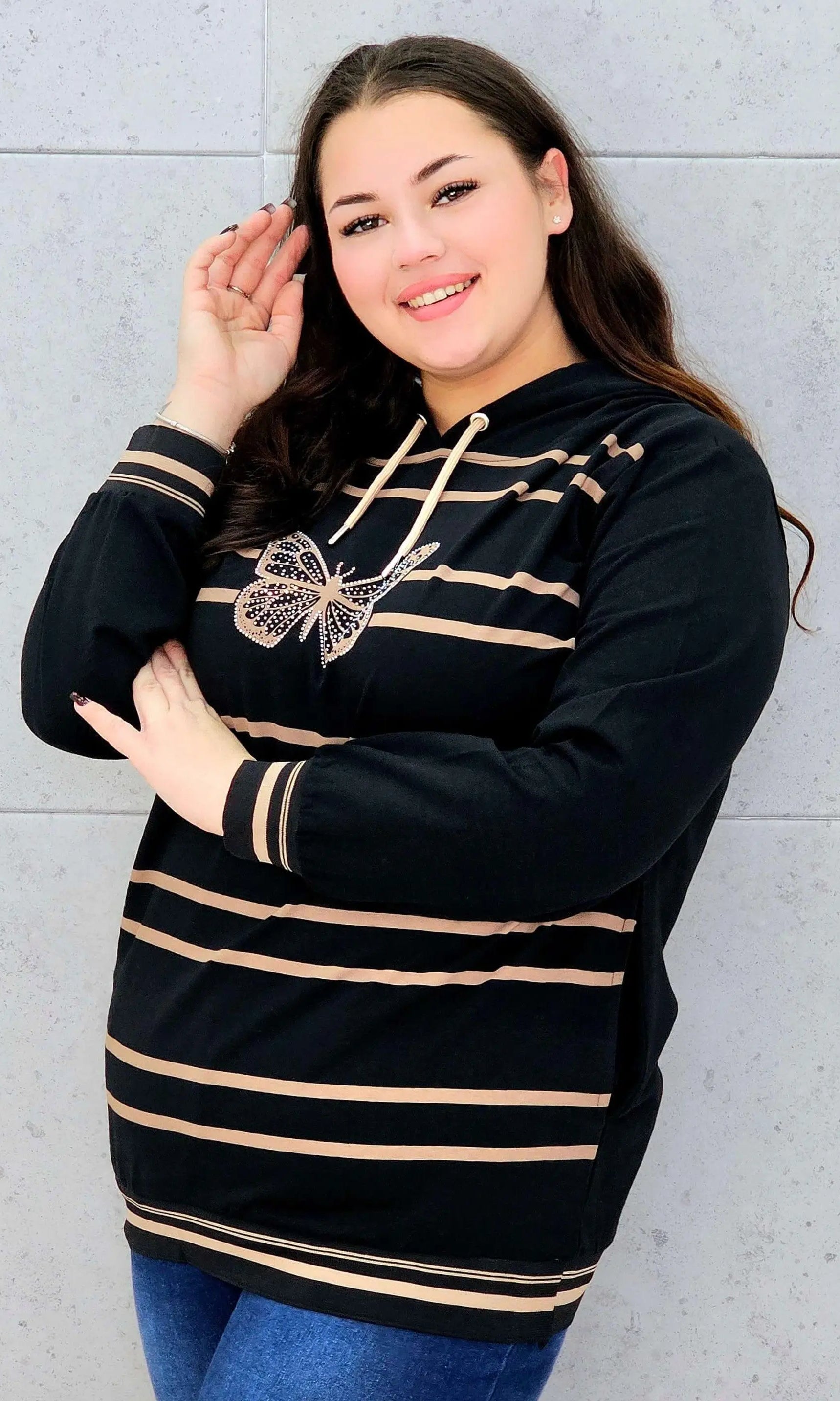 Bluza z kapturem z motylem – styl i wygoda w modzie plus size Stylowa XL
