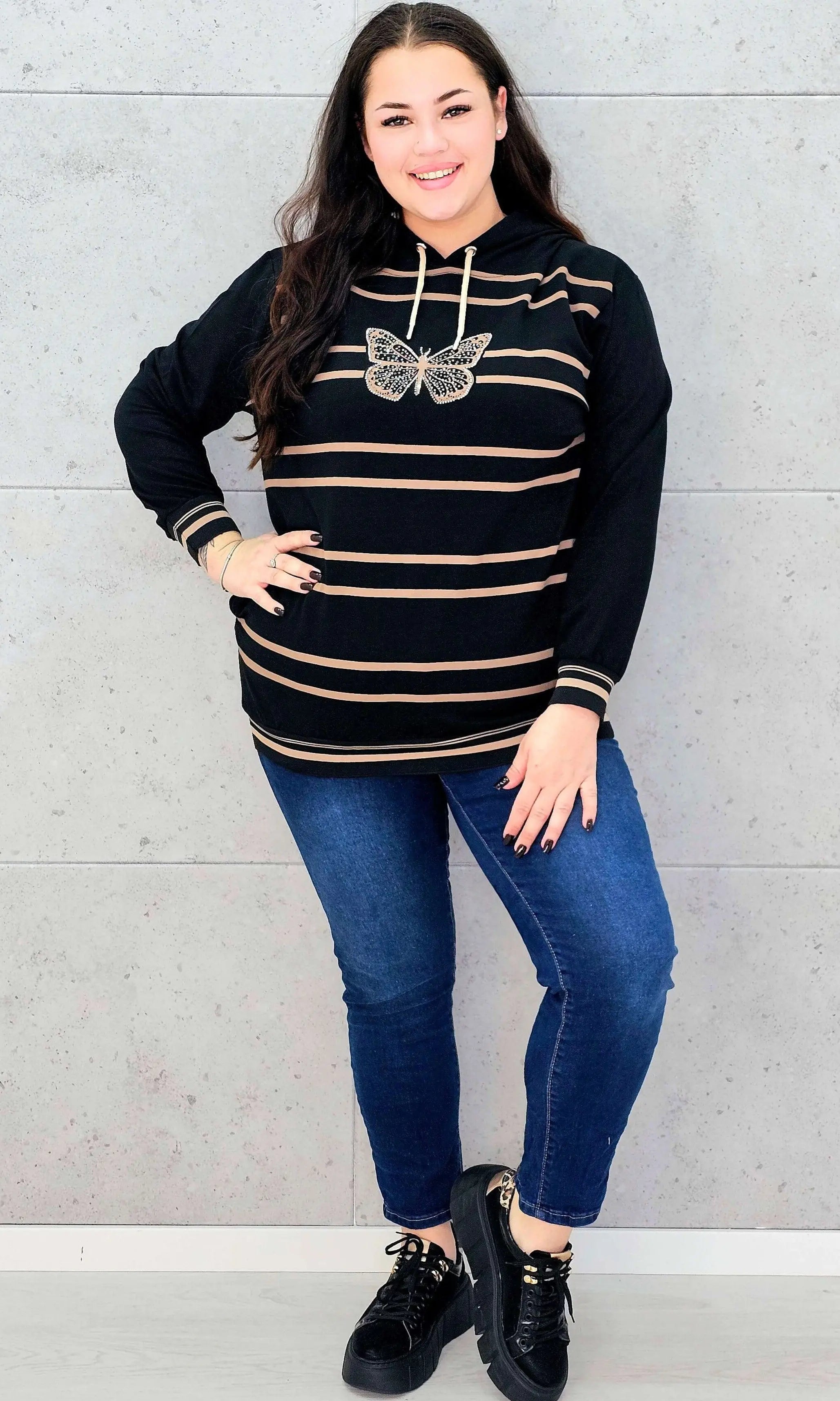 Bluza z kapturem z motylem – styl i wygoda w modzie plus size Stylowa XL
