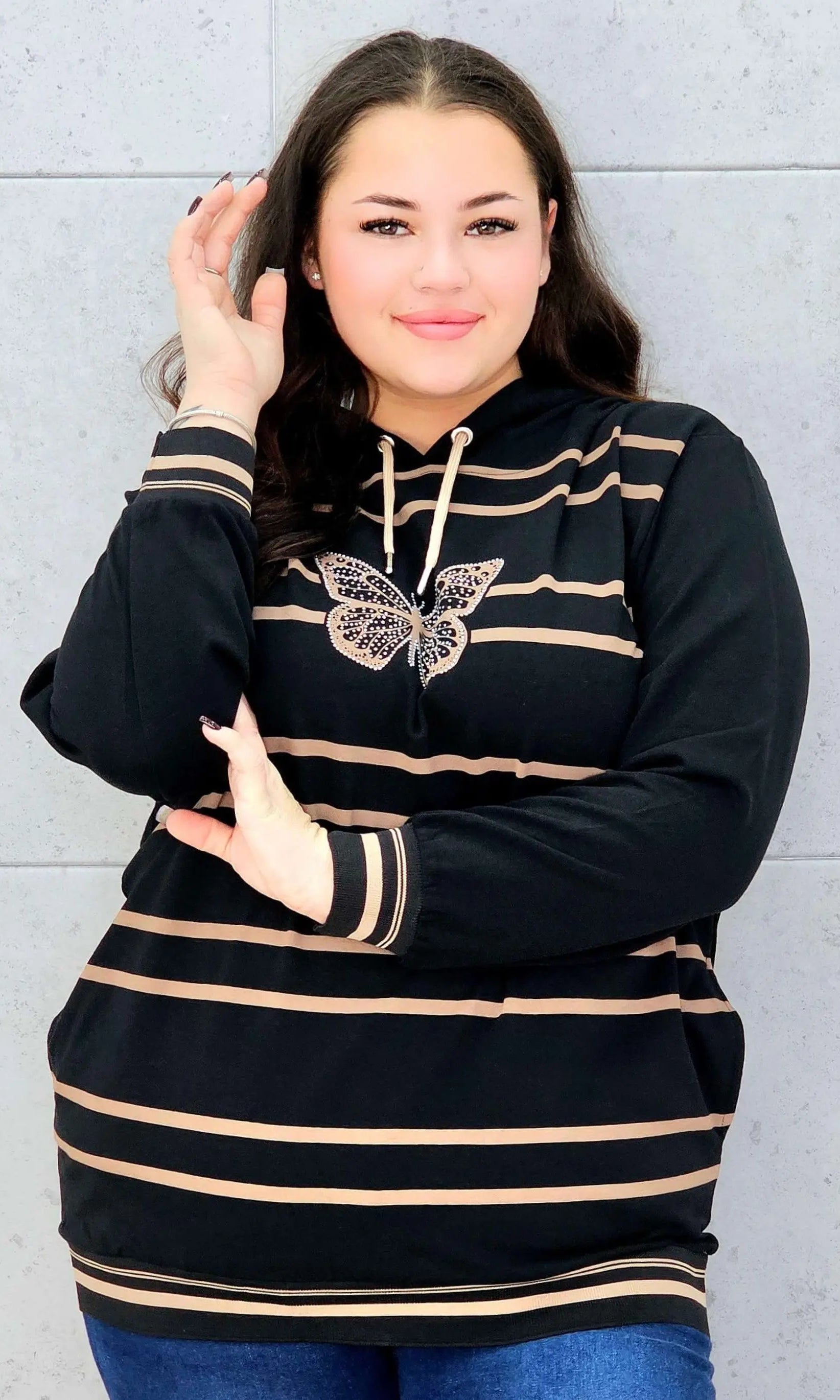 Bluza z kapturem z motylem – styl i wygoda w modzie plus size Stylowa XL