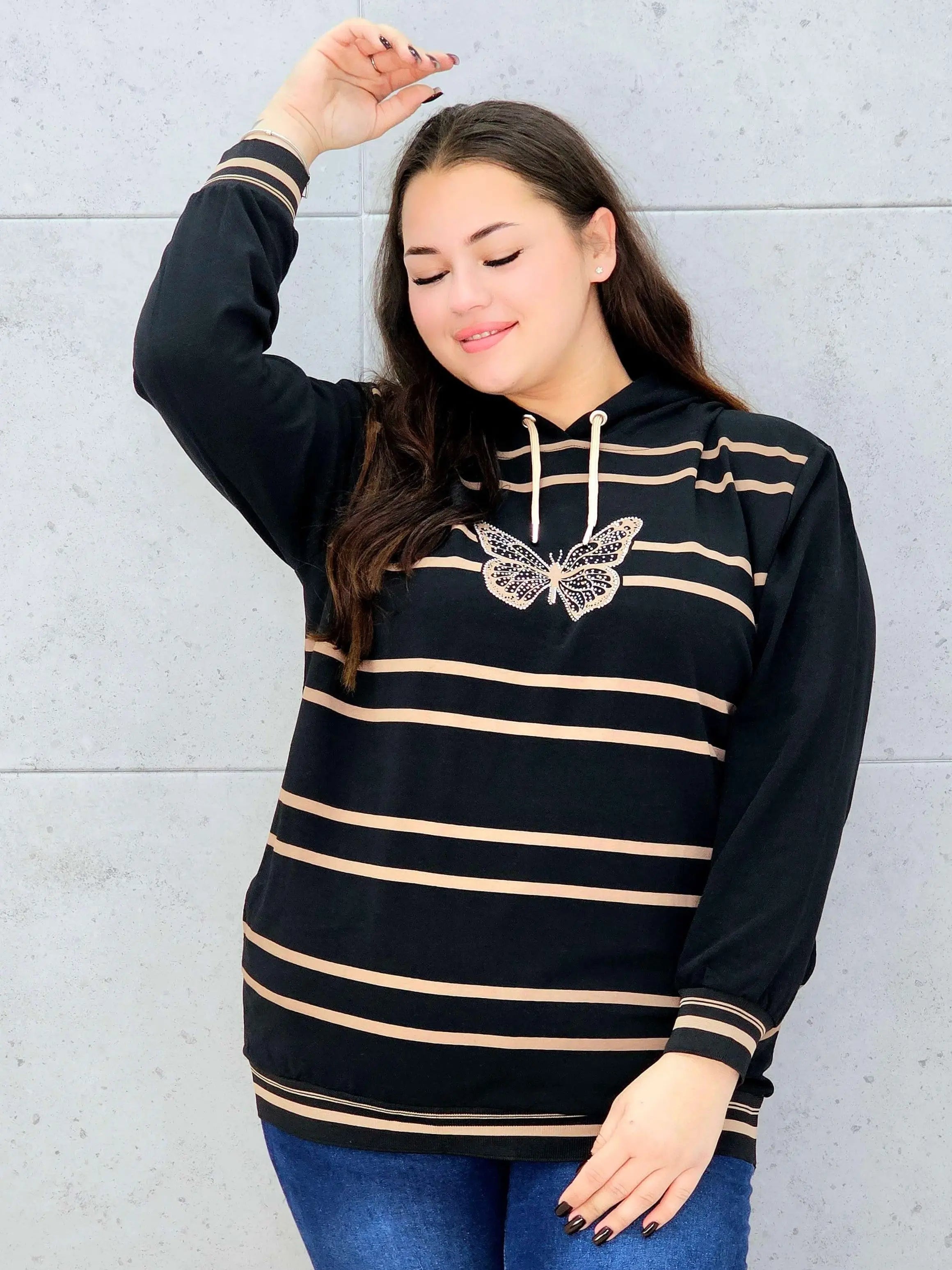 Bluza z kapturem z motylem – styl i wygoda w modzie plus size Stylowa XL