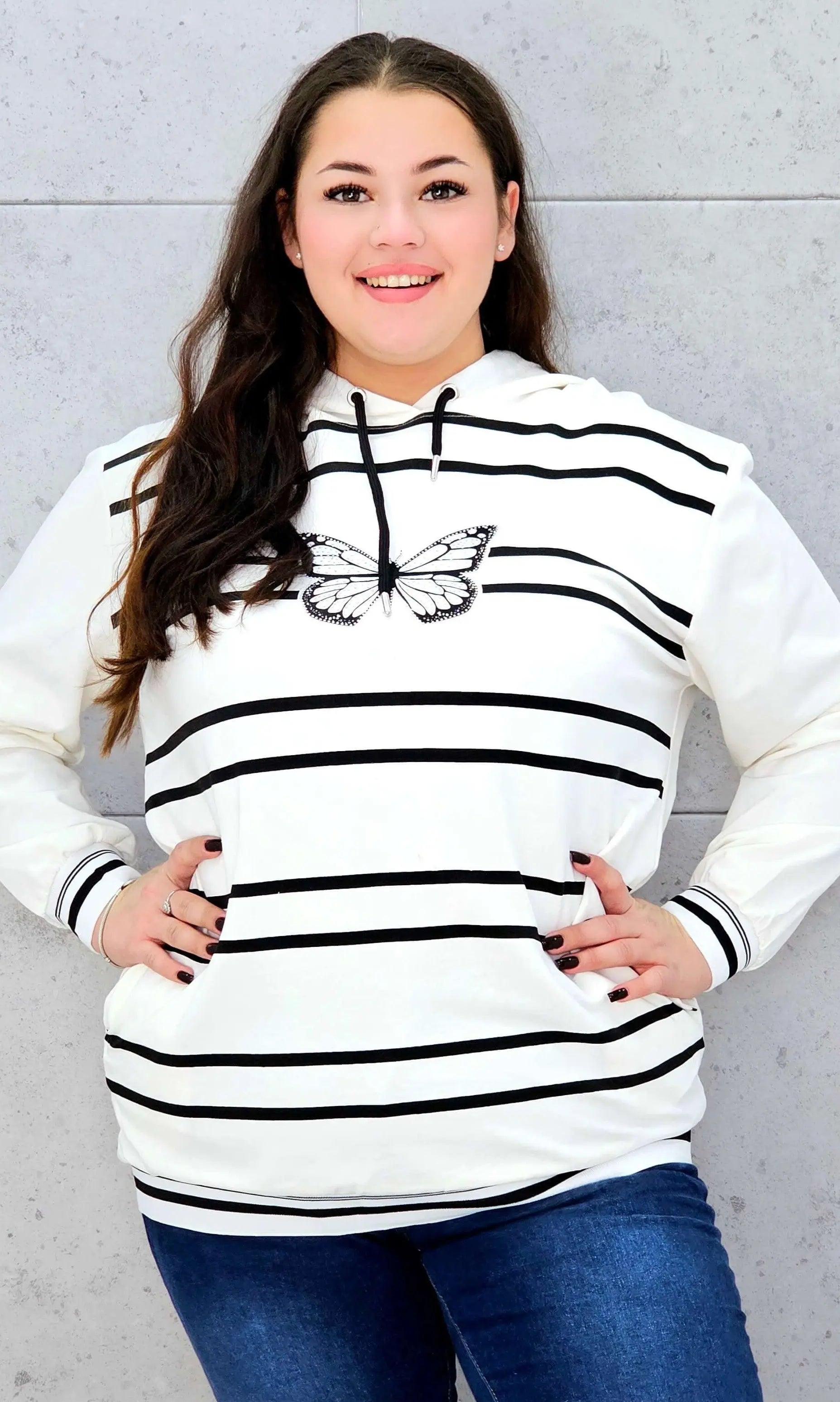 Bluza z kapturem z motylem – styl i wygoda w modzie plus size Stylowa XL