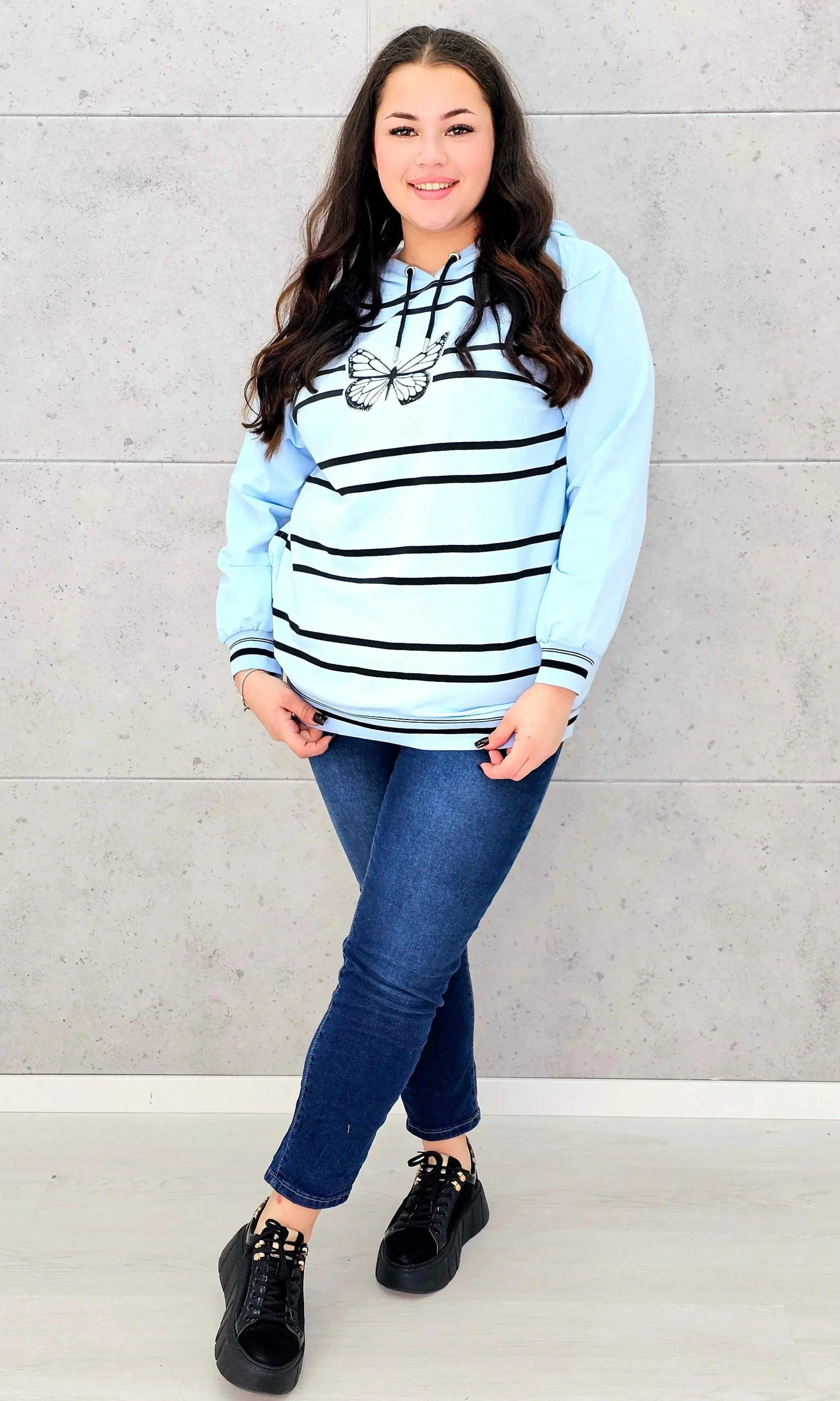 Bluza z kapturem z motylem – styl i wygoda w modzie plus size Stylowa XL