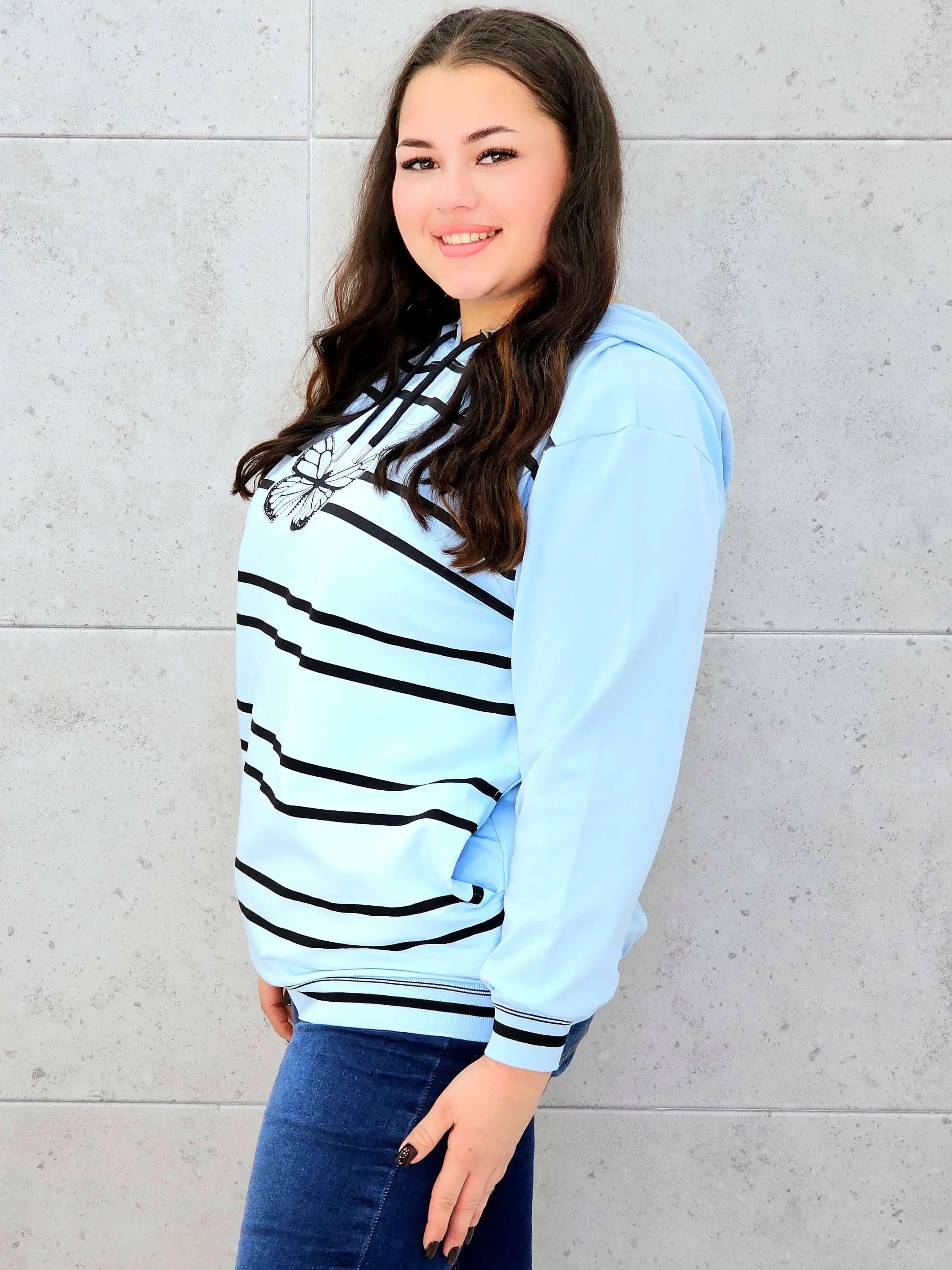 Bluza z kapturem z motylem – styl i wygoda w modzie plus size Stylowa XL