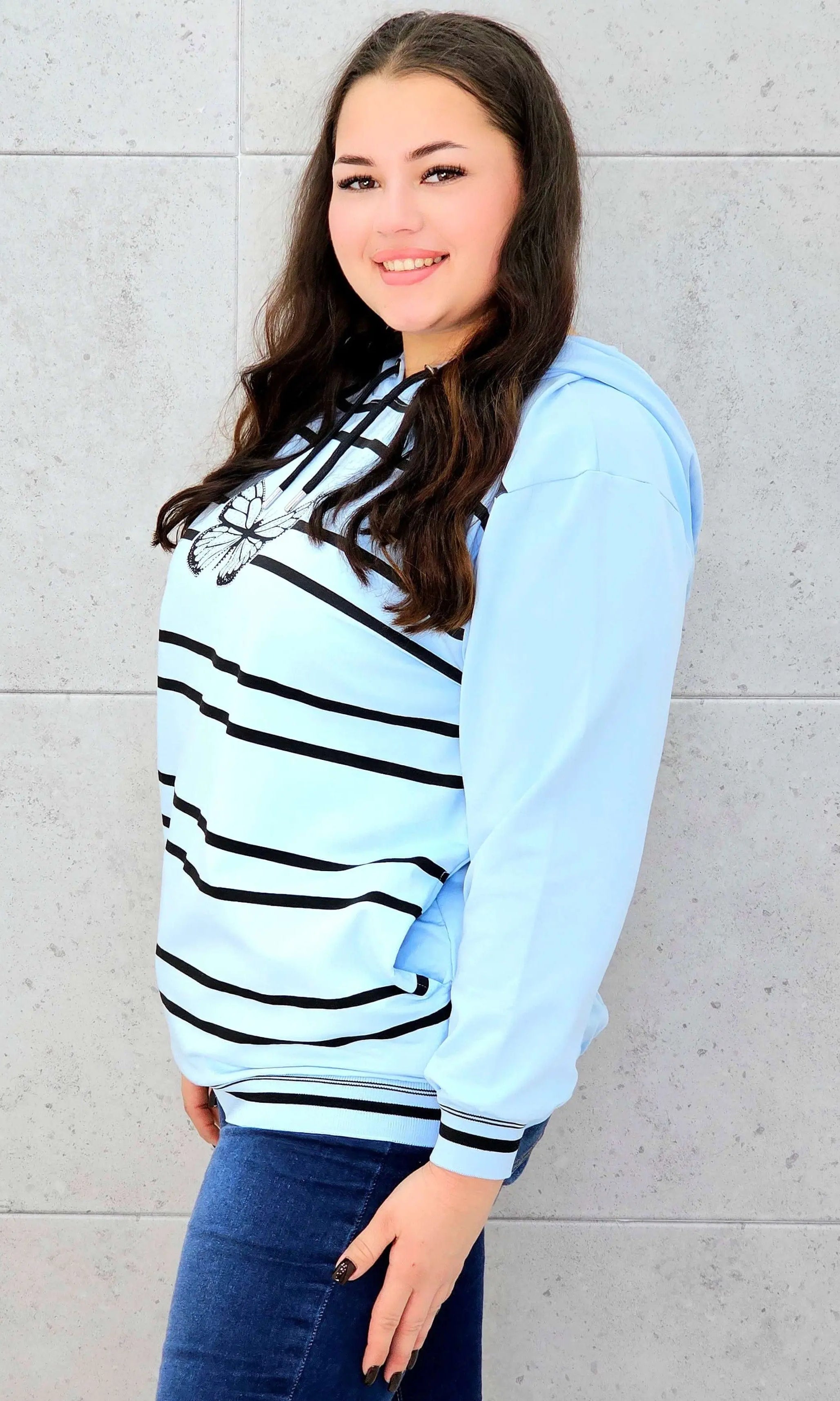 Bluza z kapturem z motylem – styl i wygoda w modzie plus size Stylowa XL