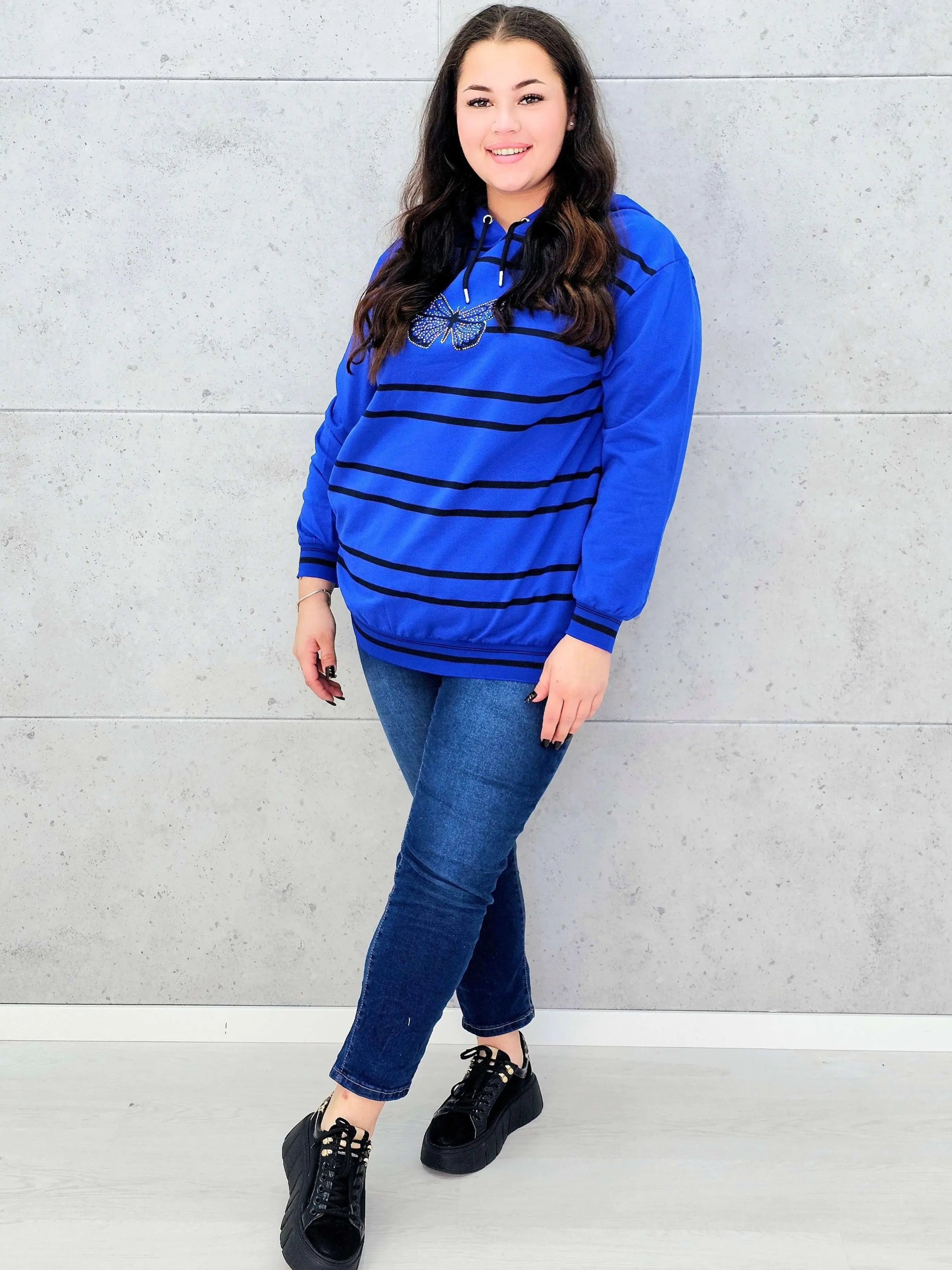 Bluza z kapturem z motylem – styl i wygoda w modzie plus size Stylowa XL