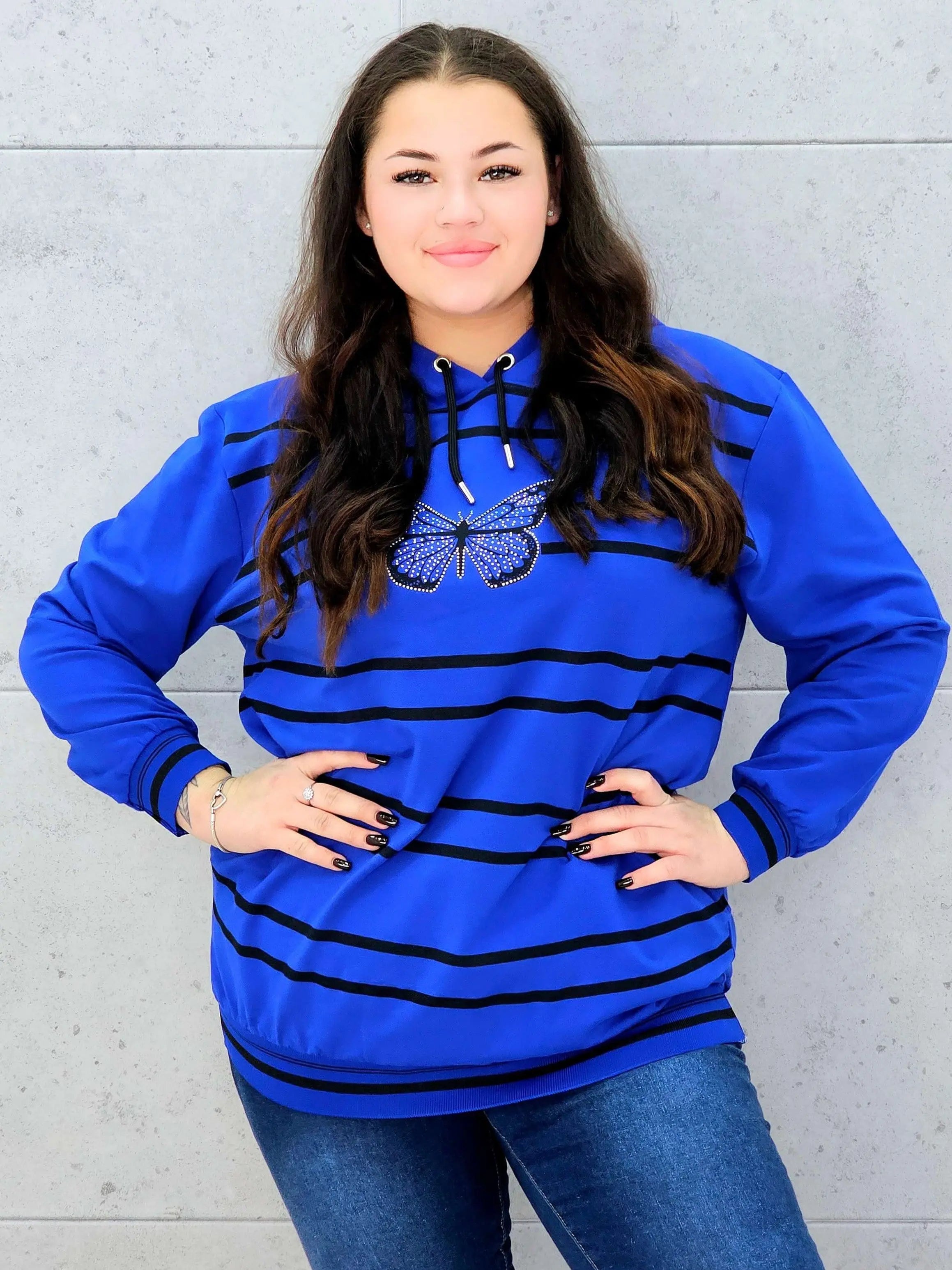 Bluza z kapturem z motylem – styl i wygoda w modzie plus size Stylowa XL