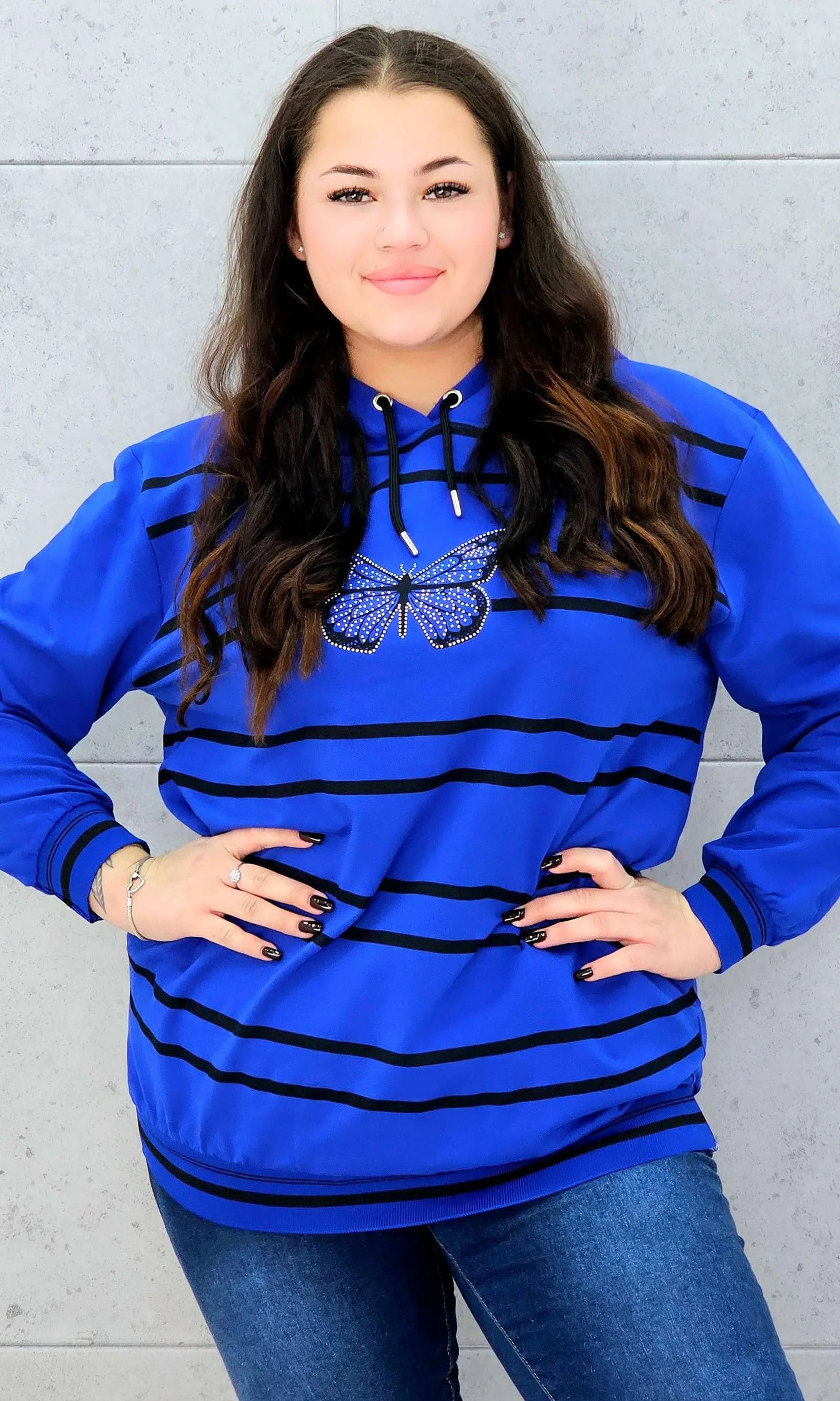 Bluza z kapturem z motylem – styl i wygoda w modzie plus size Stylowa XL