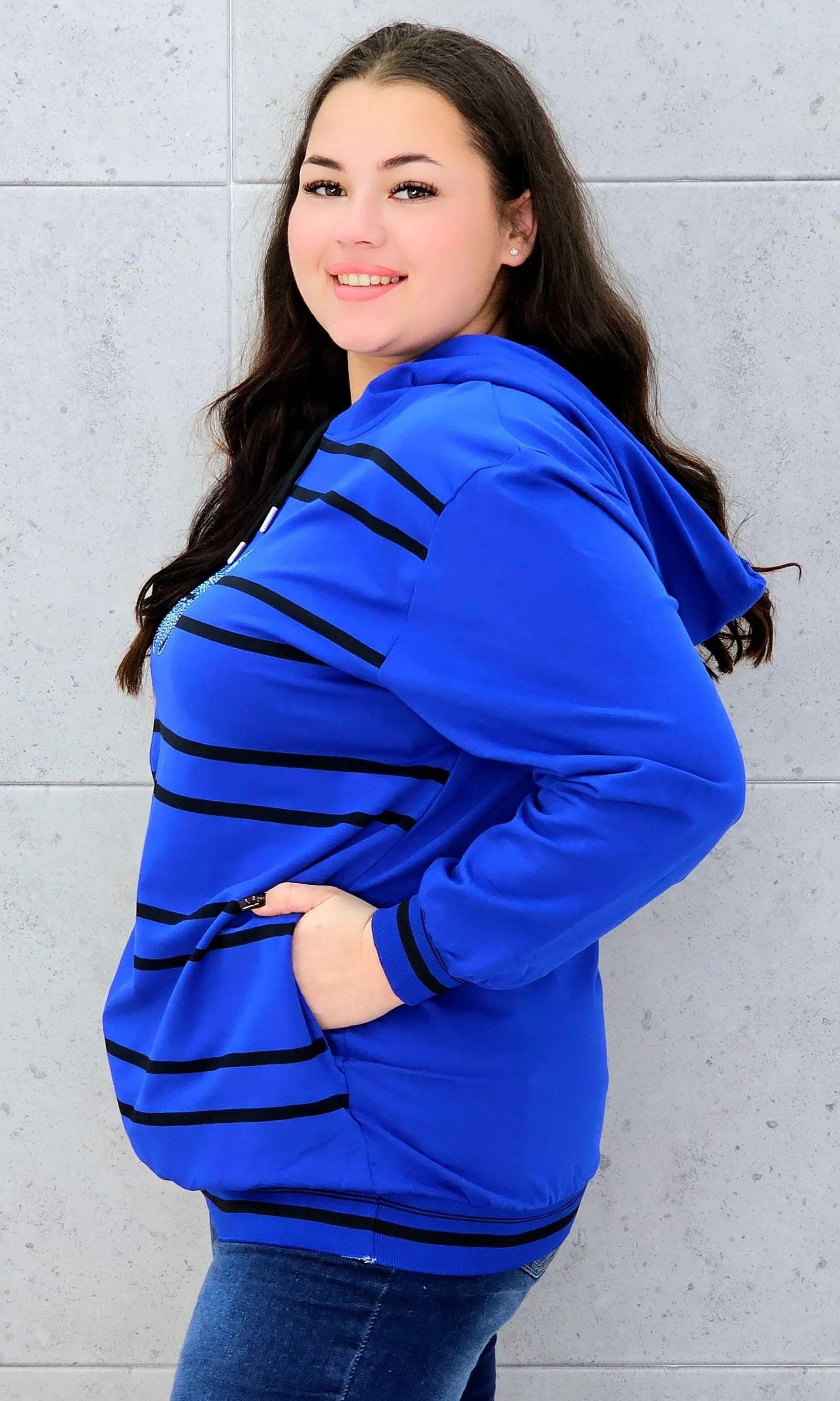 Bluza z kapturem z motylem – styl i wygoda w modzie plus size Stylowa XL