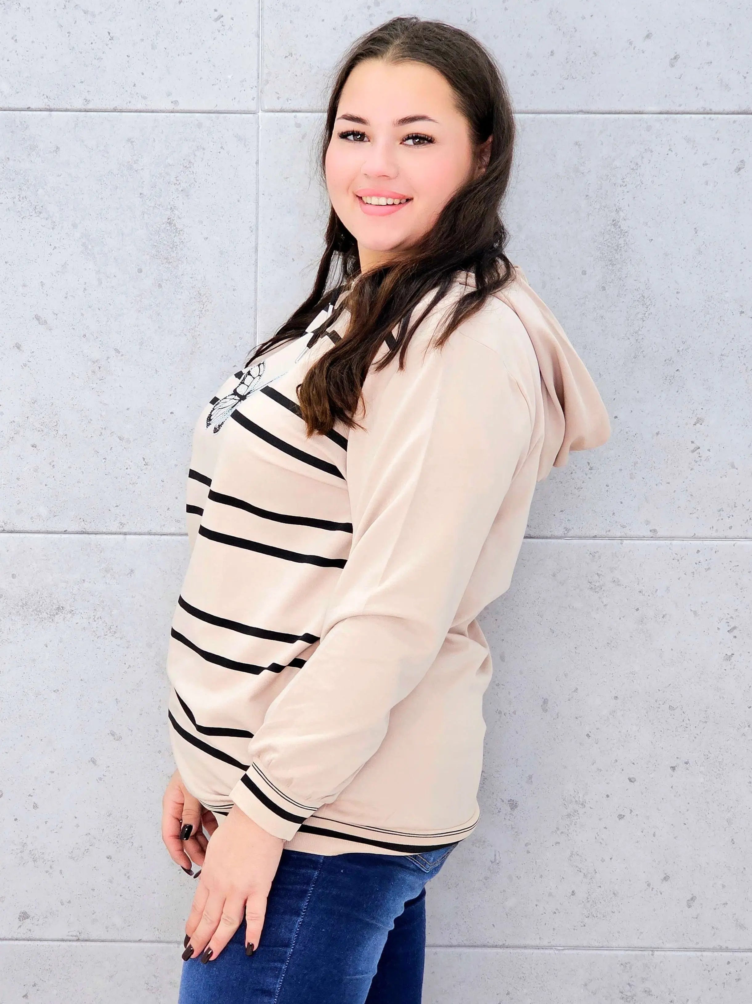 Bluza z kapturem z motylem – styl i wygoda w modzie plus size Stylowa XL