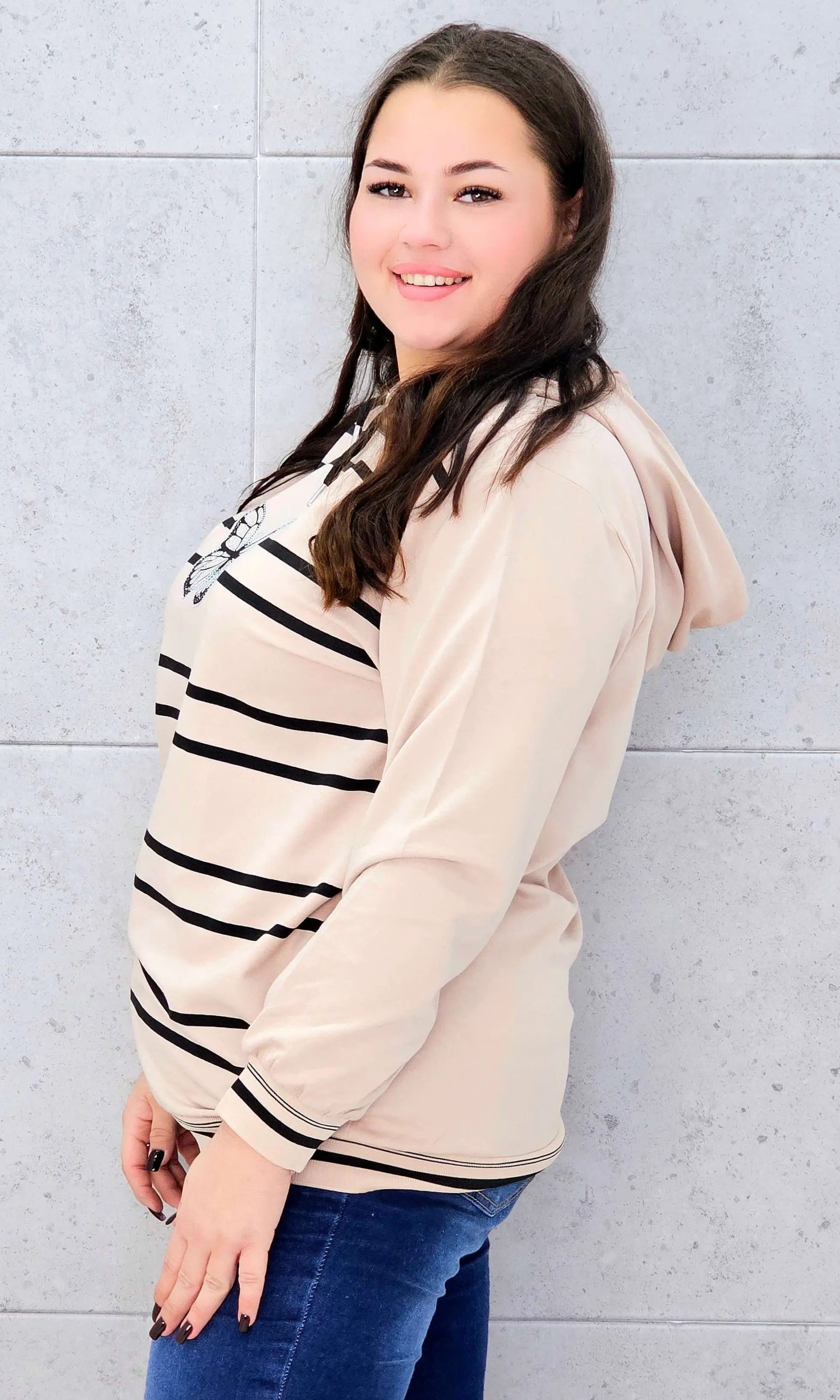 Bluza z kapturem z motylem – styl i wygoda w modzie plus size Stylowa XL