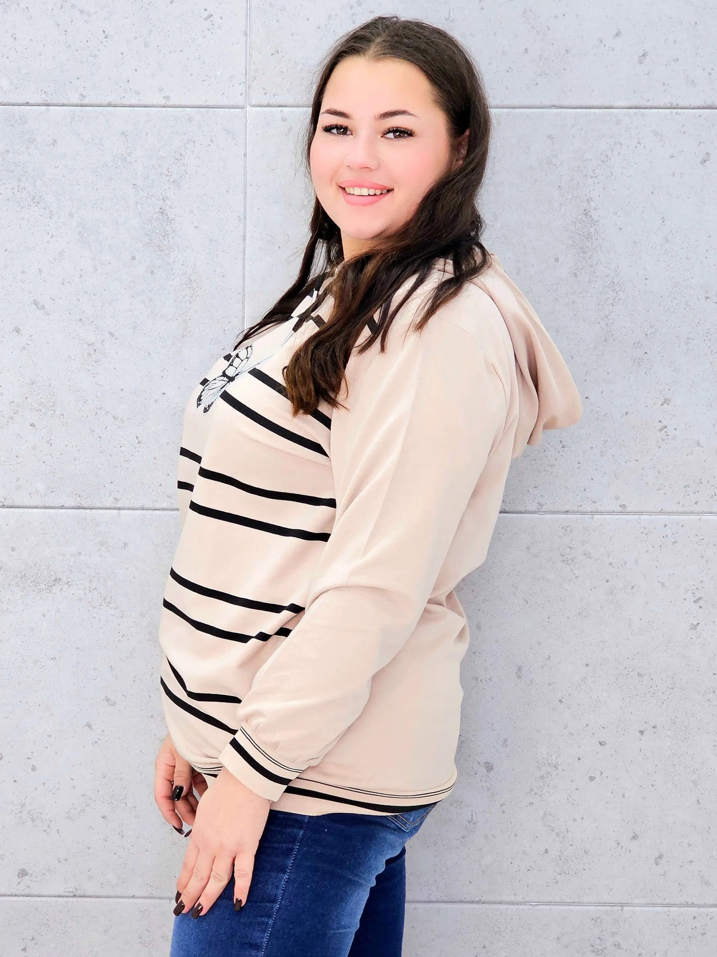 Bluza z kapturem z motylem – styl i wygoda w modzie plus size Stylowa XL