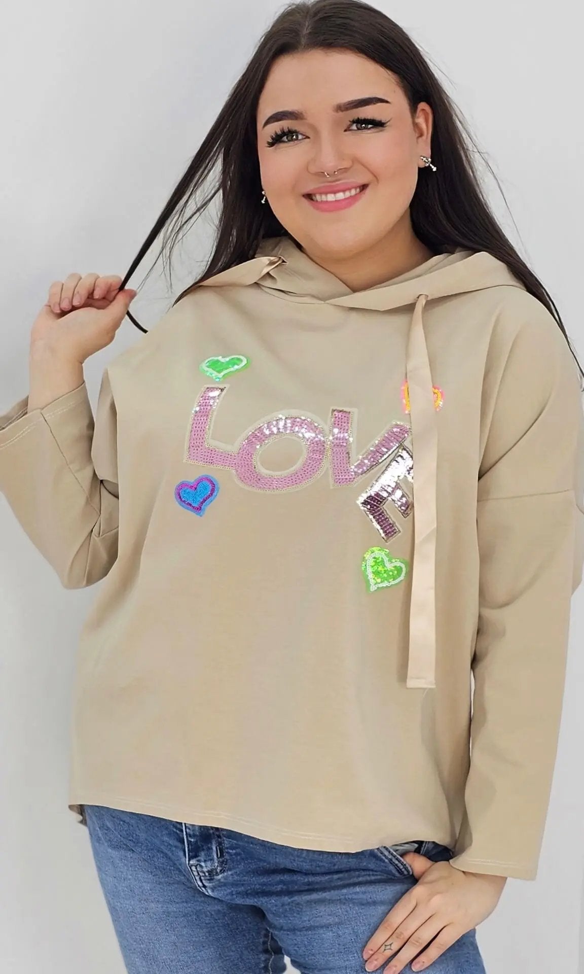 Bluza z napisem LOVE z cyrkonii - beżowa Stylowa XL