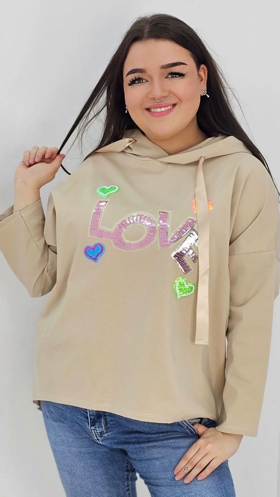 Bluza z napisem LOVE z cyrkonii - beżowa Stylowa XL