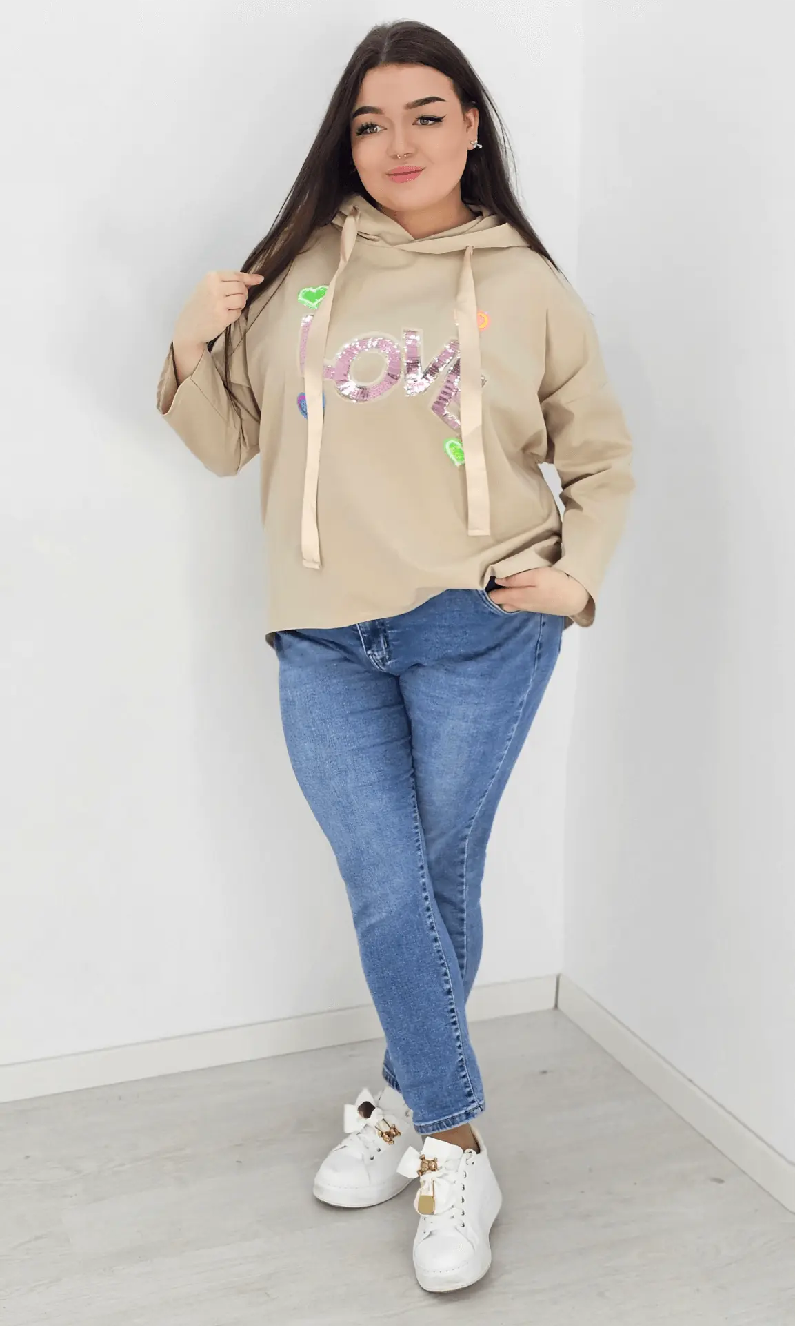 Bluza z napisem LOVE z cyrkonii - beżowa Stylowa XL