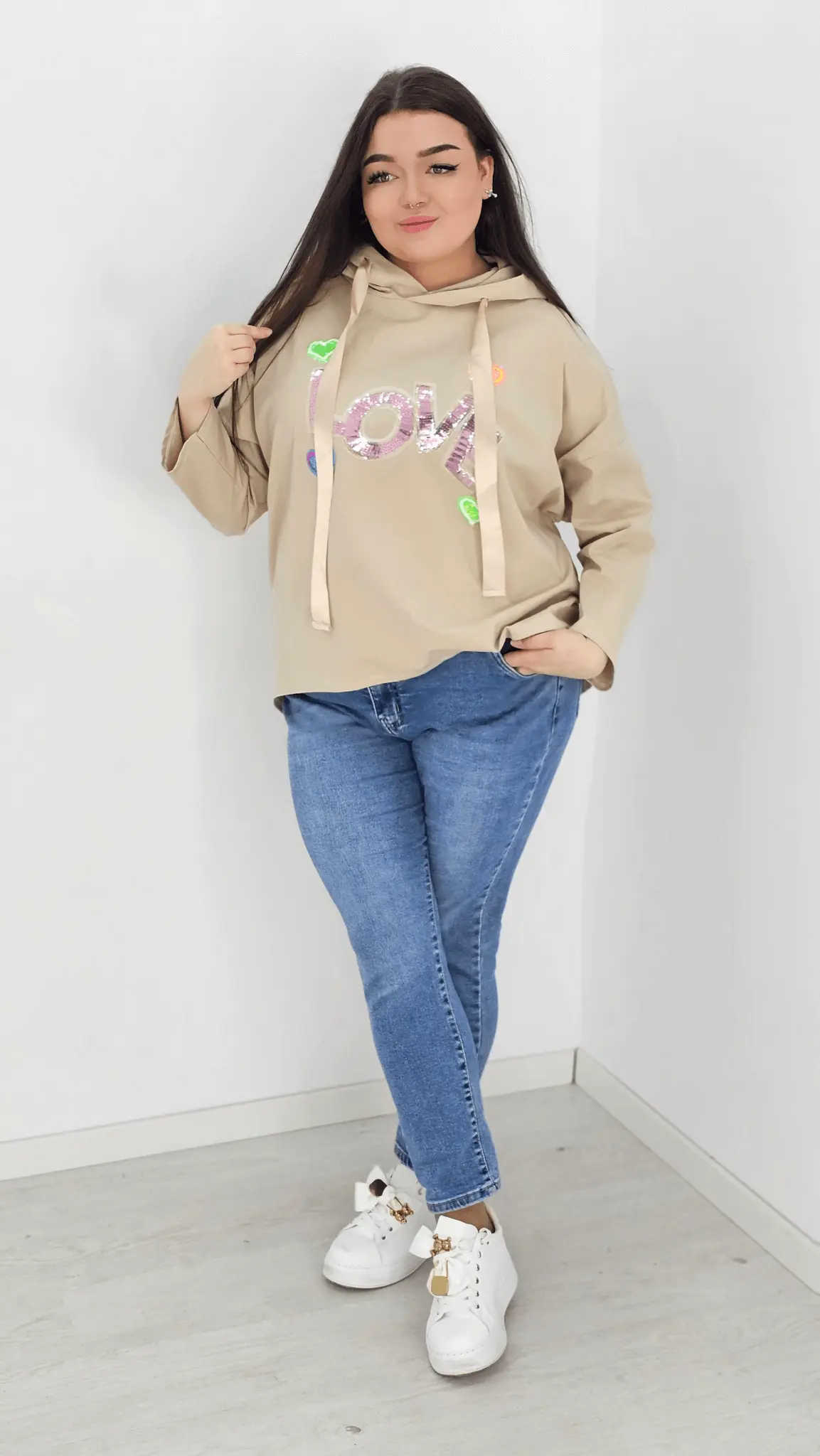 Bluza z napisem LOVE z cyrkonii - beżowa Stylowa XL