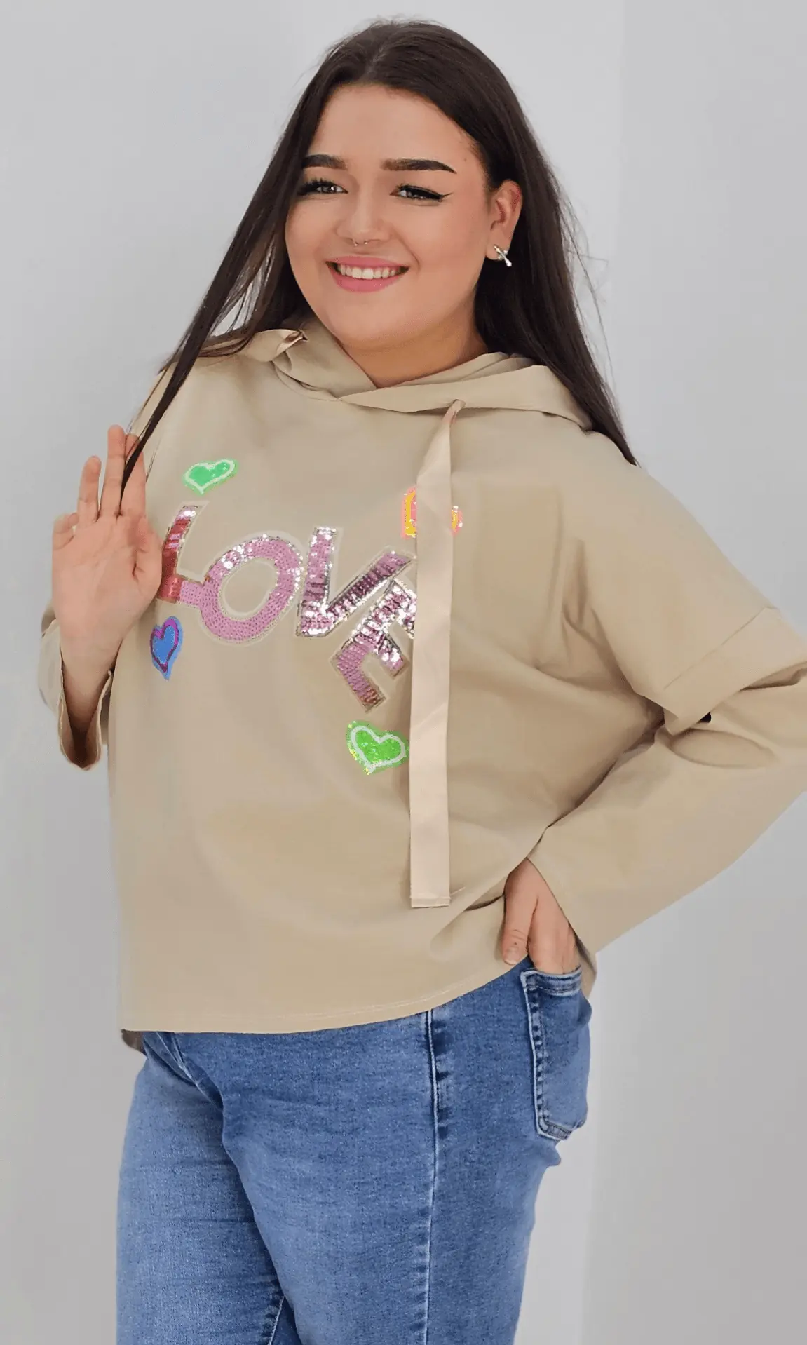 Bluza z napisem LOVE z cyrkonii - beżowa Stylowa XL