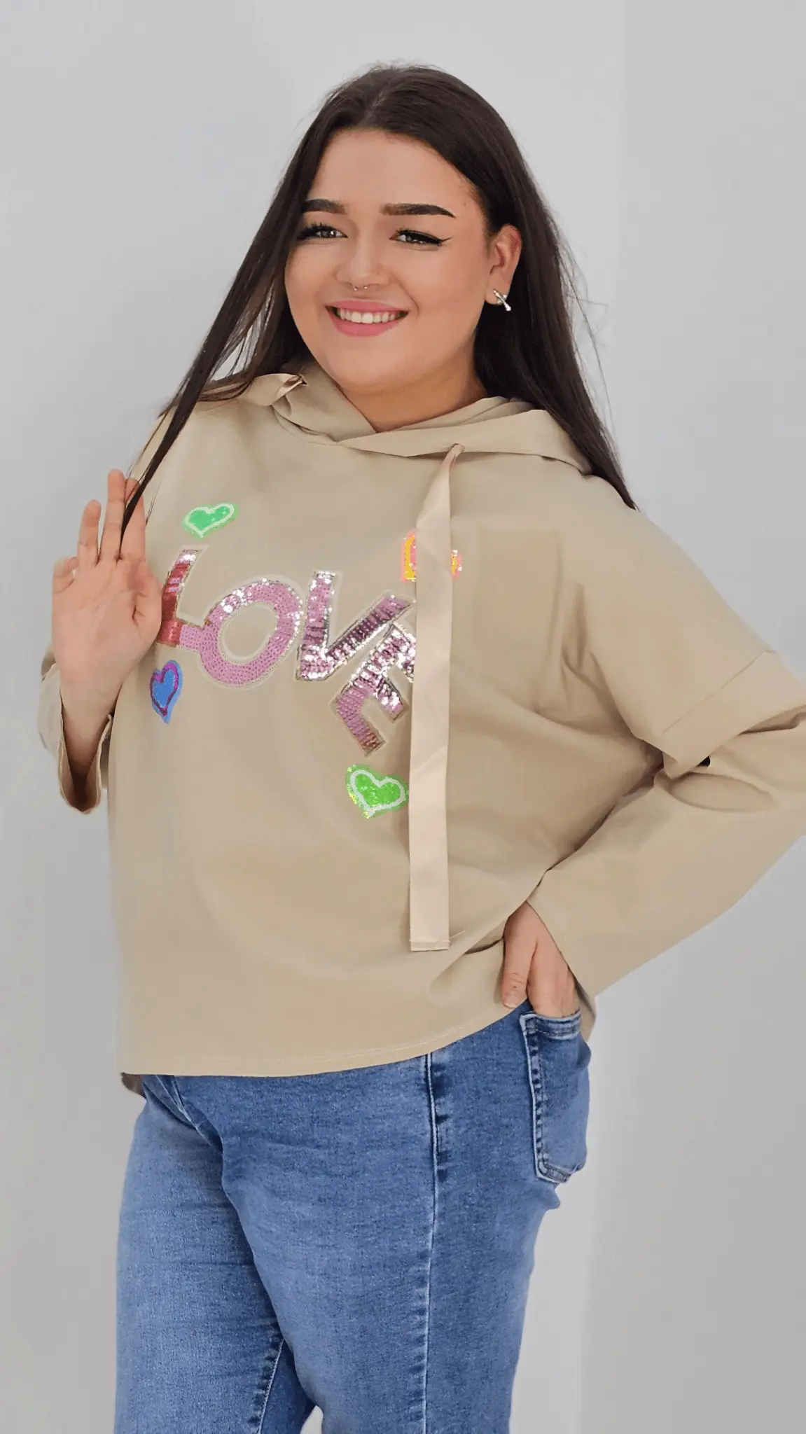 Bluza z napisem LOVE z cyrkonii - beżowa Stylowa XL