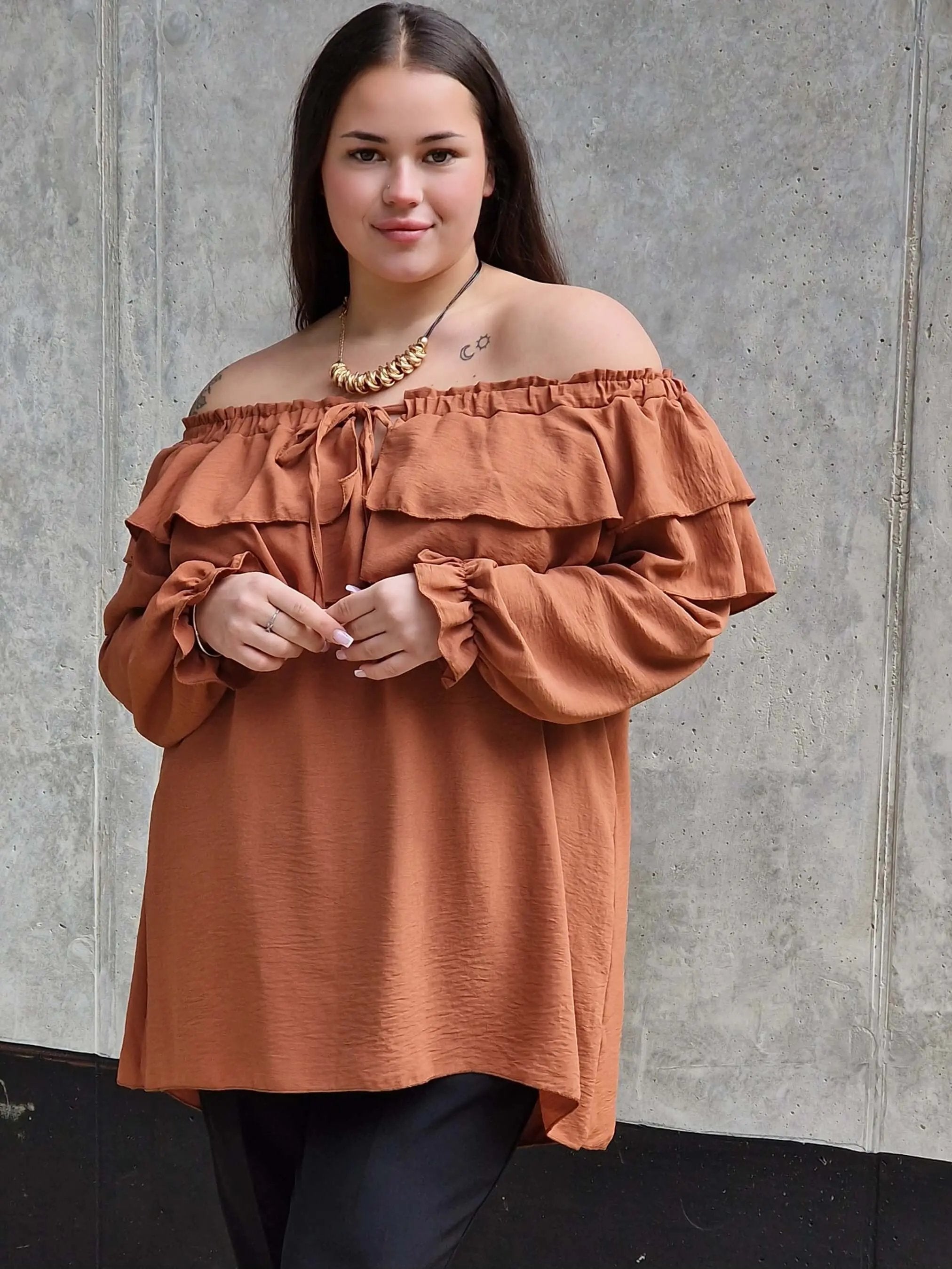 Bluzka Hiszpanka z Falbanami - Kobiecość i Elegancja Stylowa XL