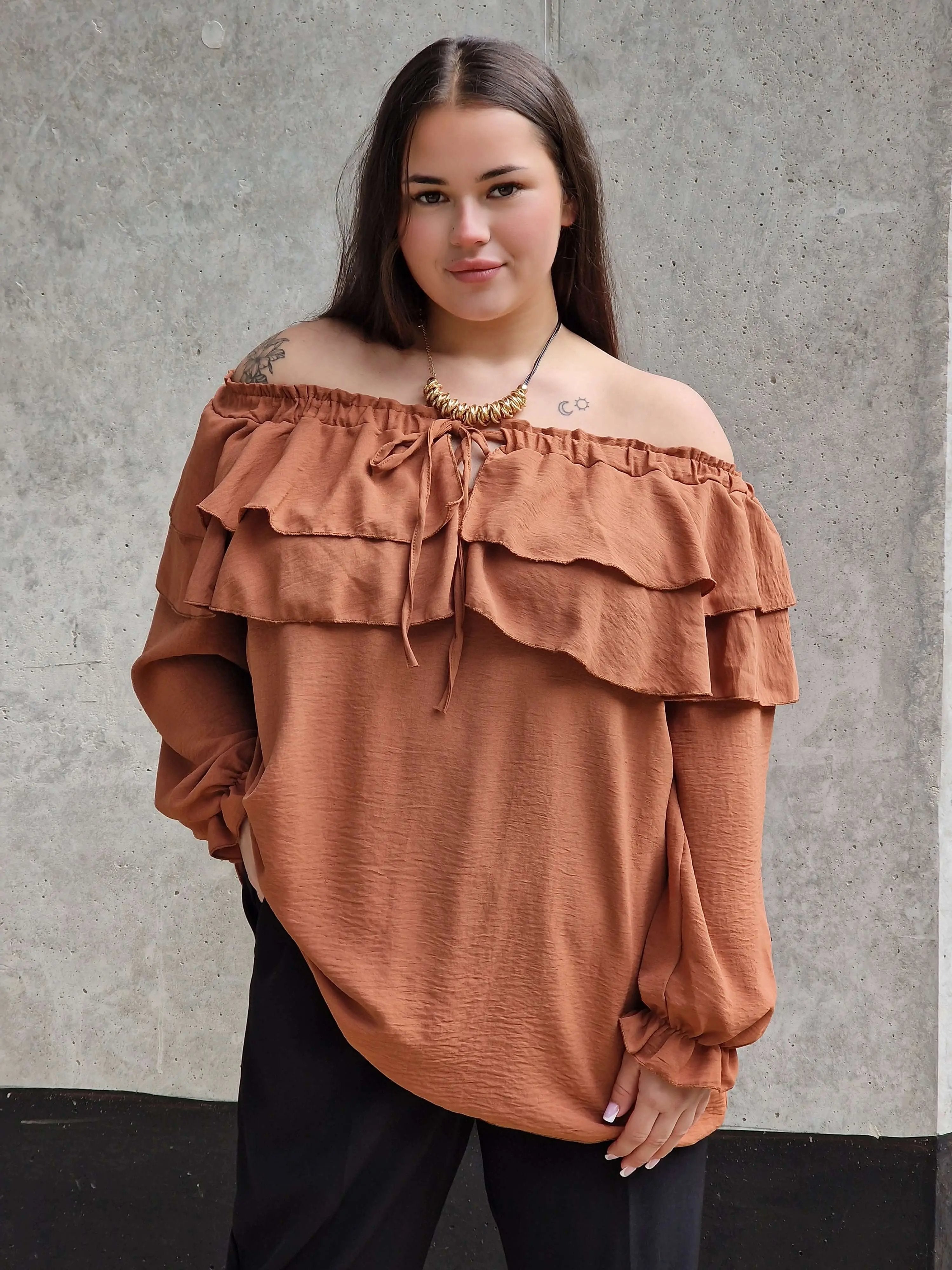 Bluzka Hiszpanka z Falbanami - Kobiecość i Elegancja Stylowa XL