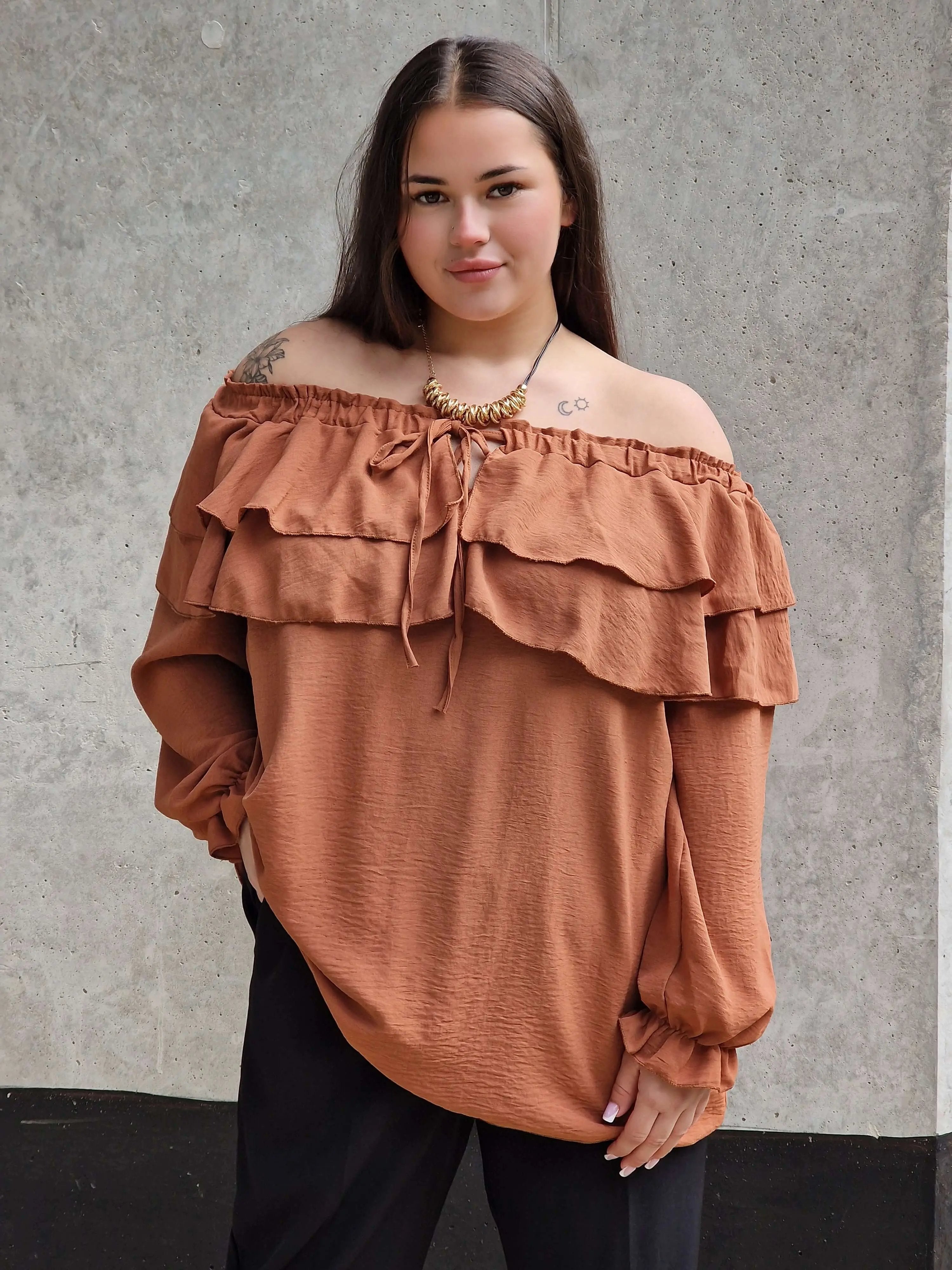 Bluzka Hiszpanka z Falbanami - Kobiecość i Elegancja Stylowa XL