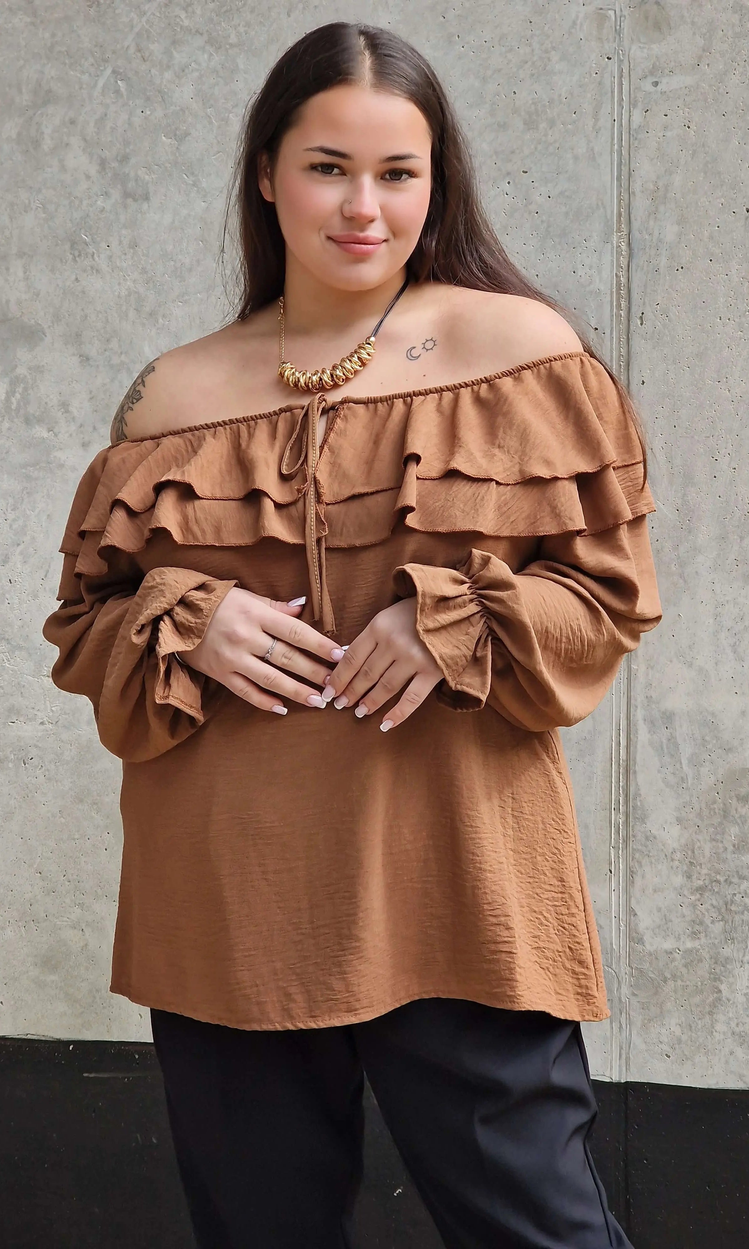 Bluzka Hiszpanka z Falbanami - Kobiecość i Elegancja Stylowa XL