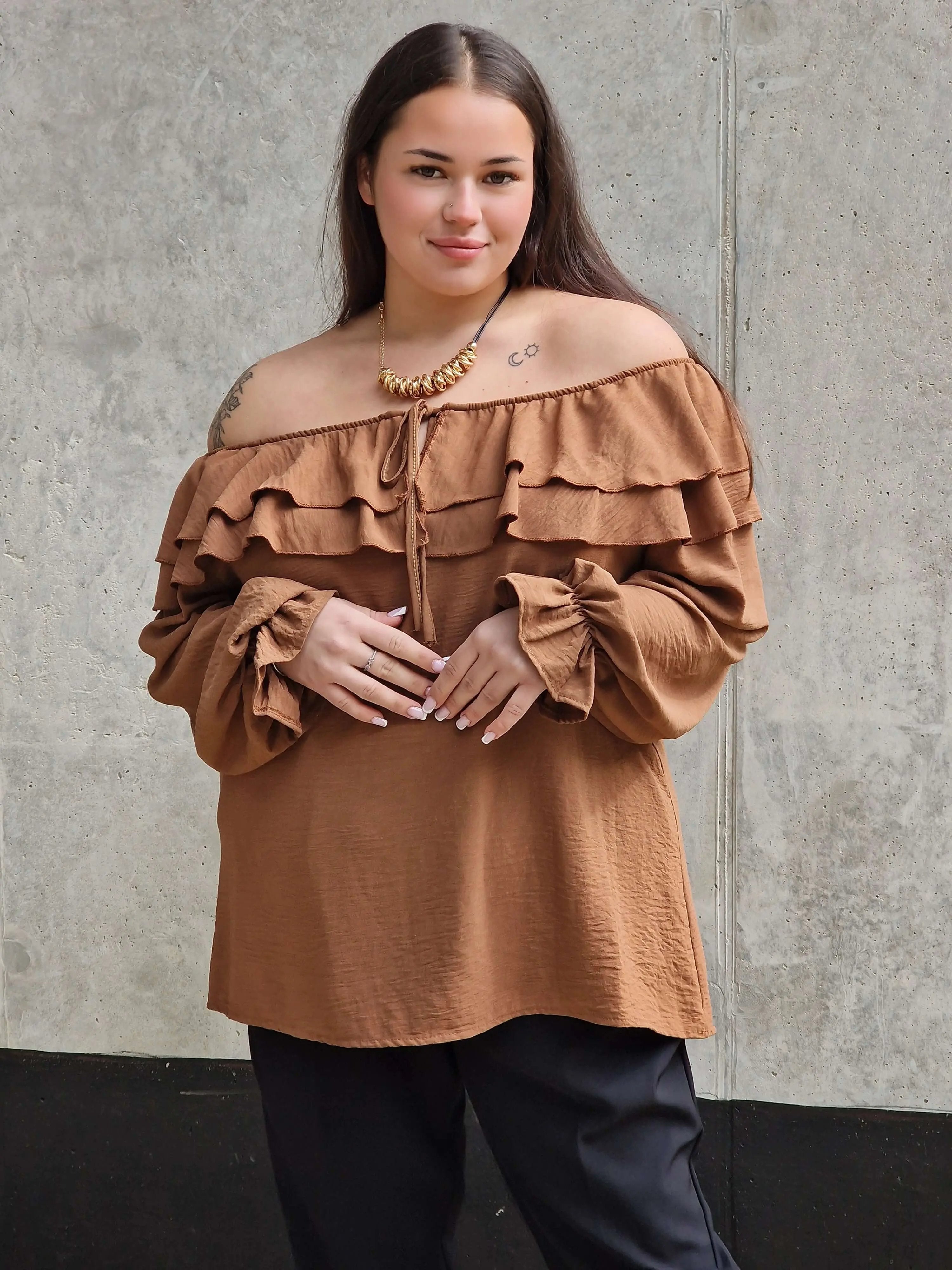 Bluzka Hiszpanka z Falbanami - Kobiecość i Elegancja Stylowa XL