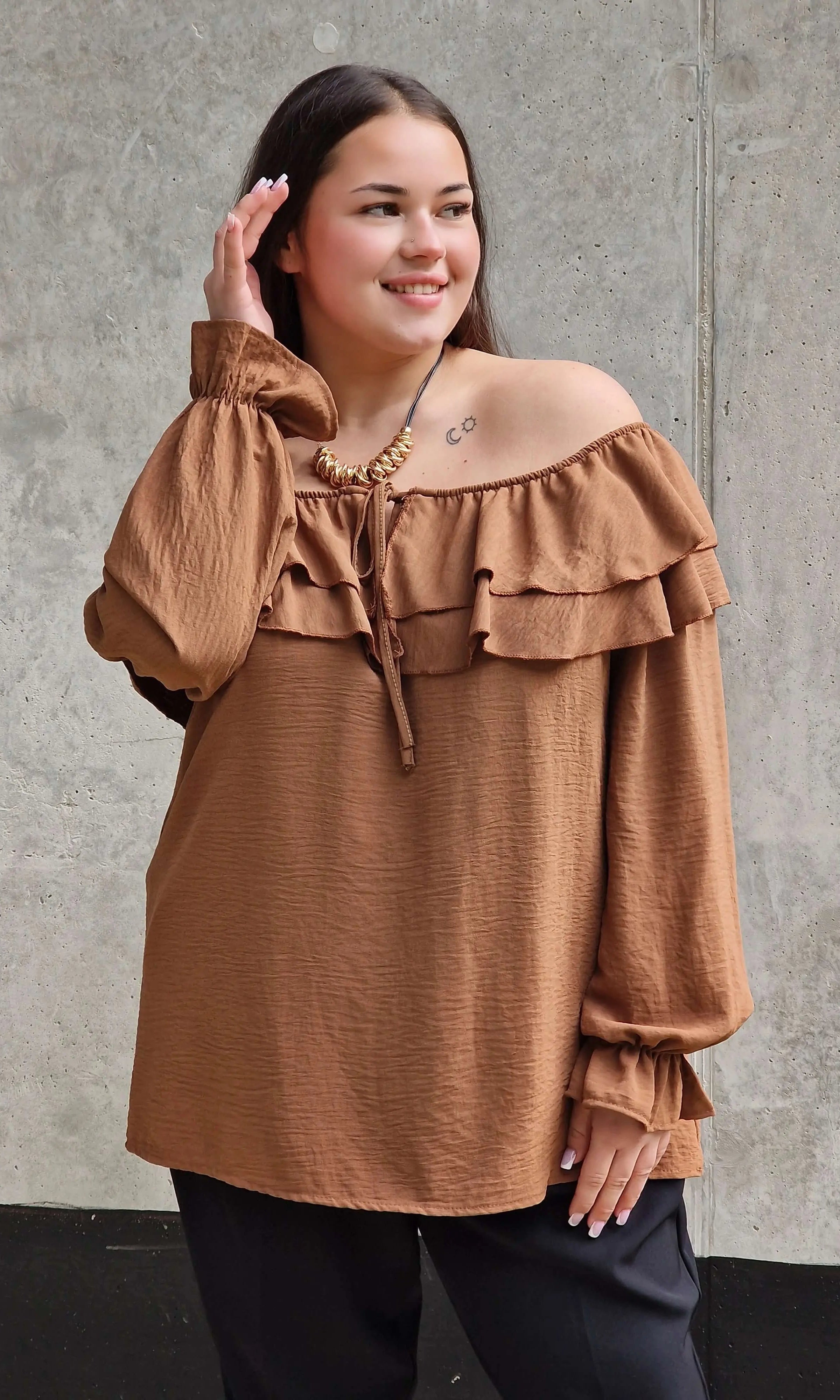 Bluzka Hiszpanka z Falbanami - Kobiecość i Elegancja Stylowa XL