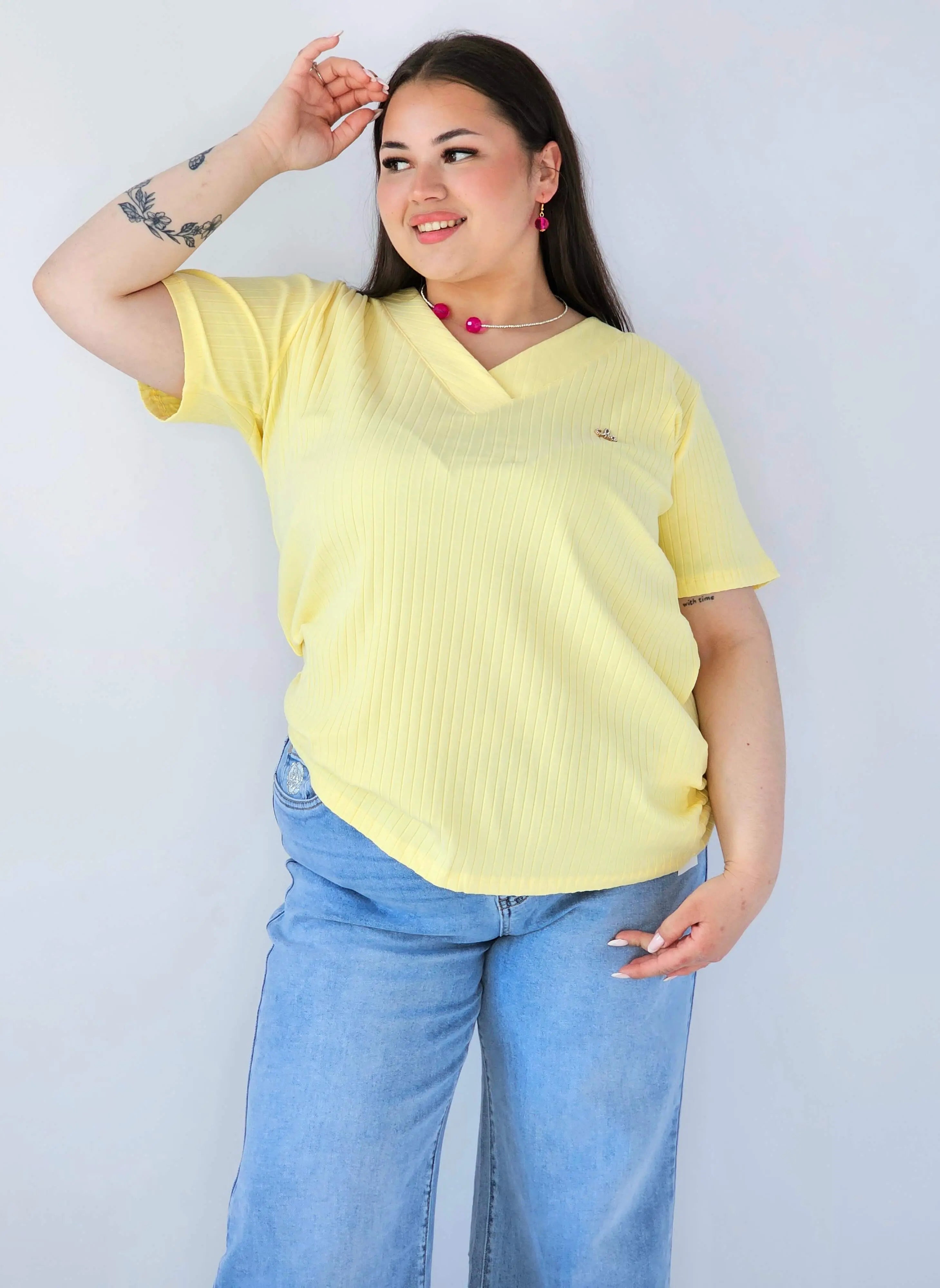 Bluzka Plus Size Prążkowana Z Dekoltem V I Krótkim Rękawem Stylowa XL