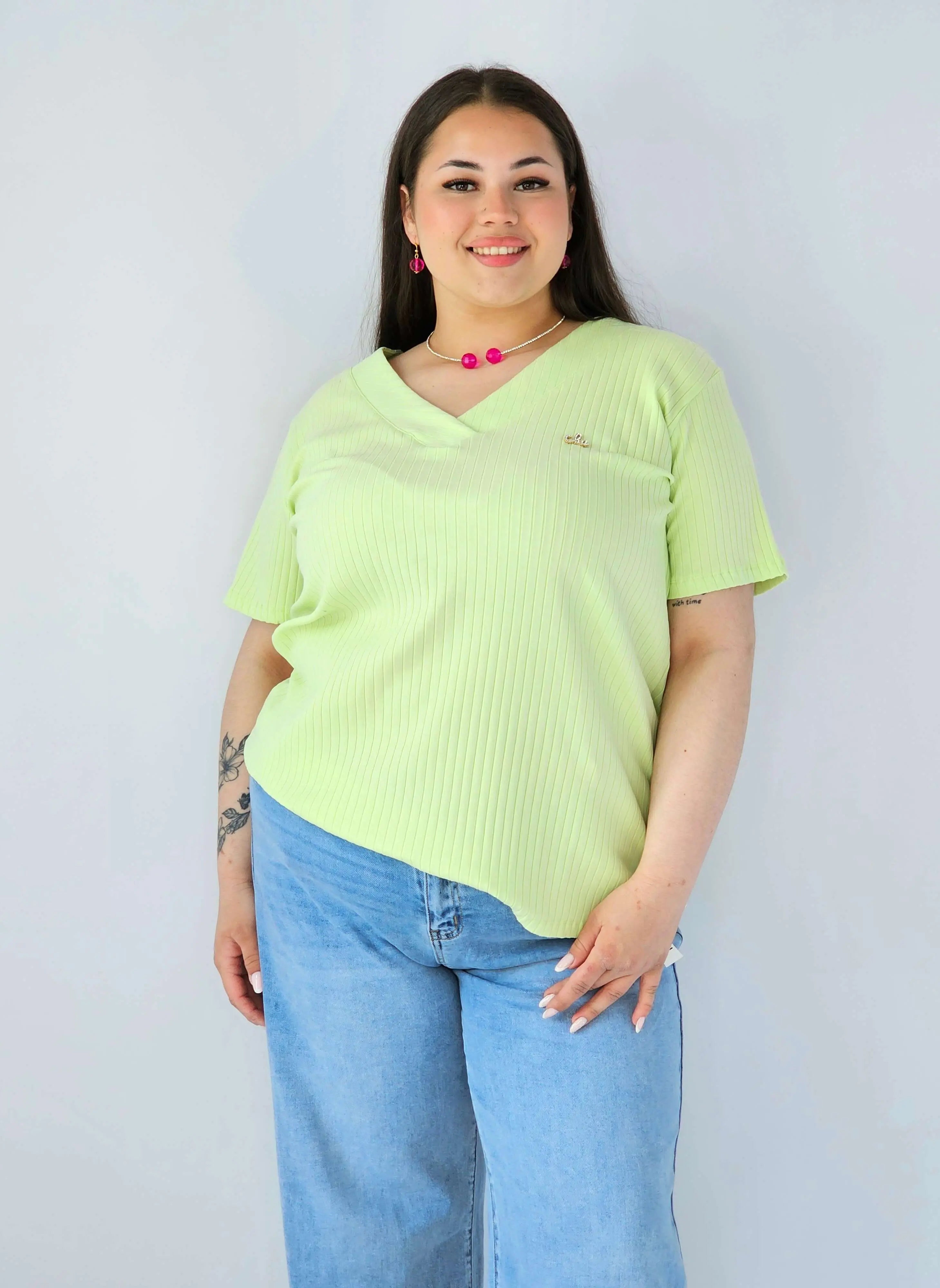 Bluzka Plus Size Prążkowana Z Dekoltem V I Krótkim Rękawem Stylowa XL
