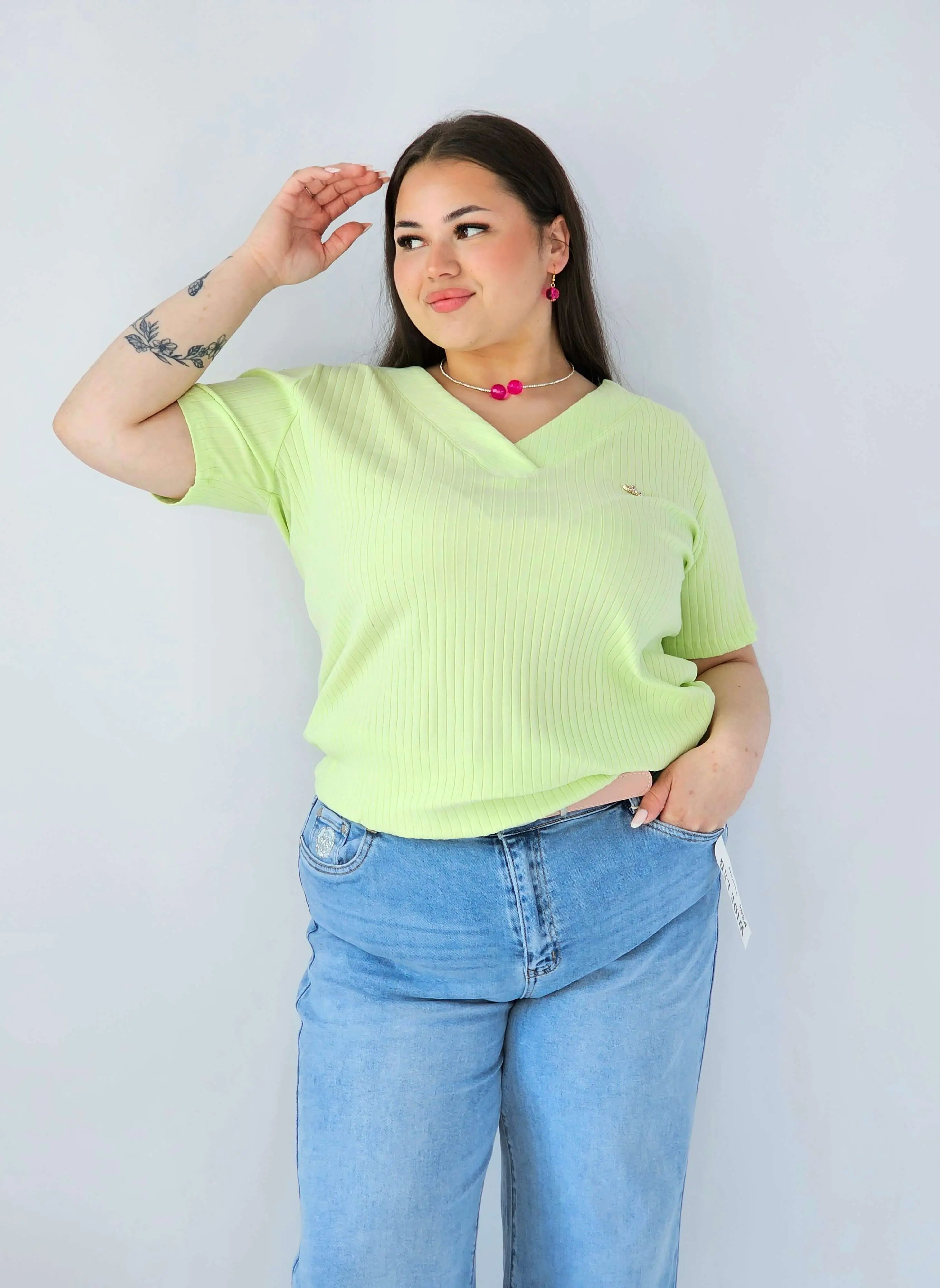 Bluzka Plus Size Prążkowana Z Dekoltem V I Krótkim Rękawem Stylowa XL