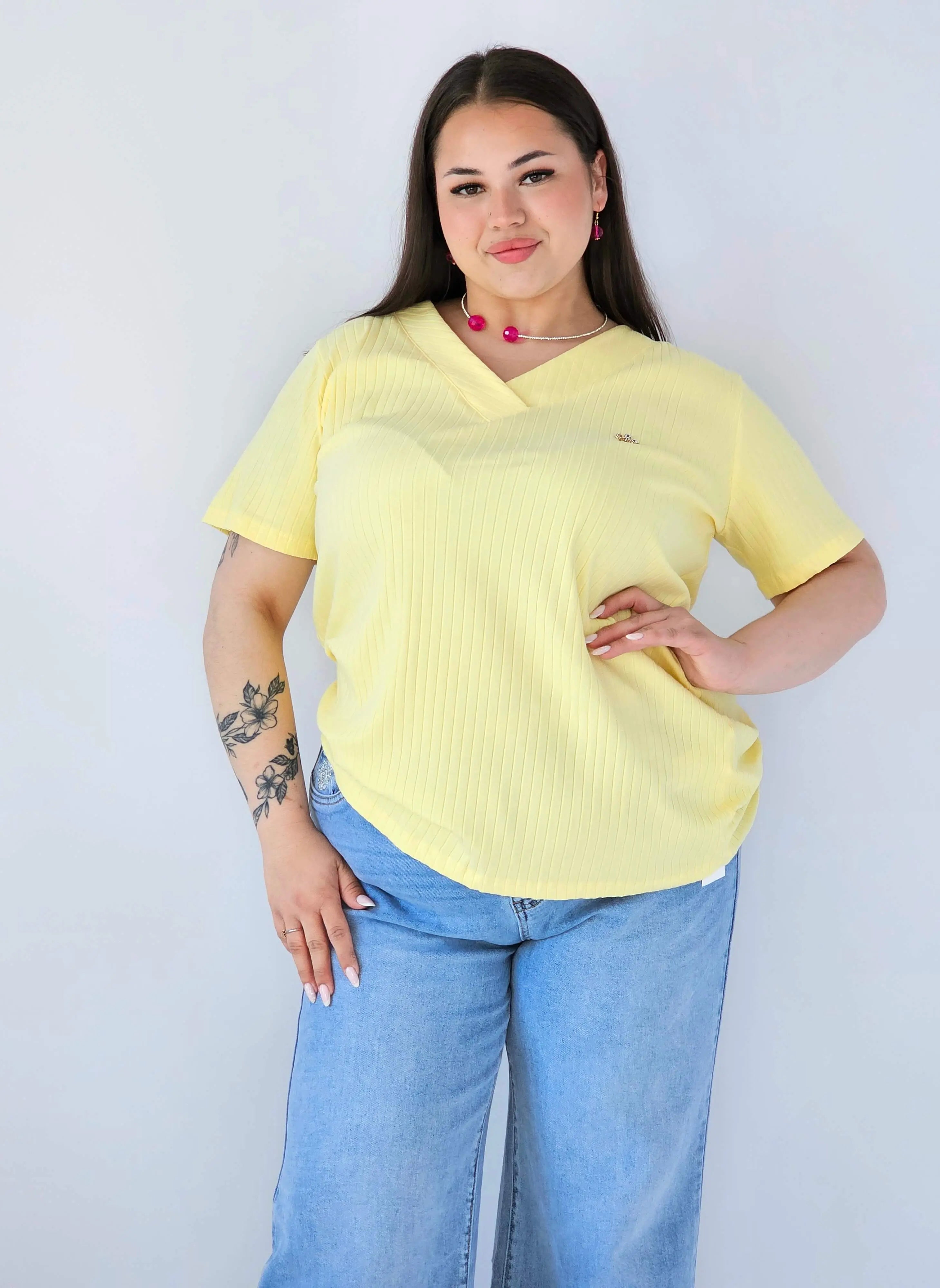 Bluzka Plus Size Prążkowana Z Dekoltem V I Krótkim Rękawem Stylowa XL