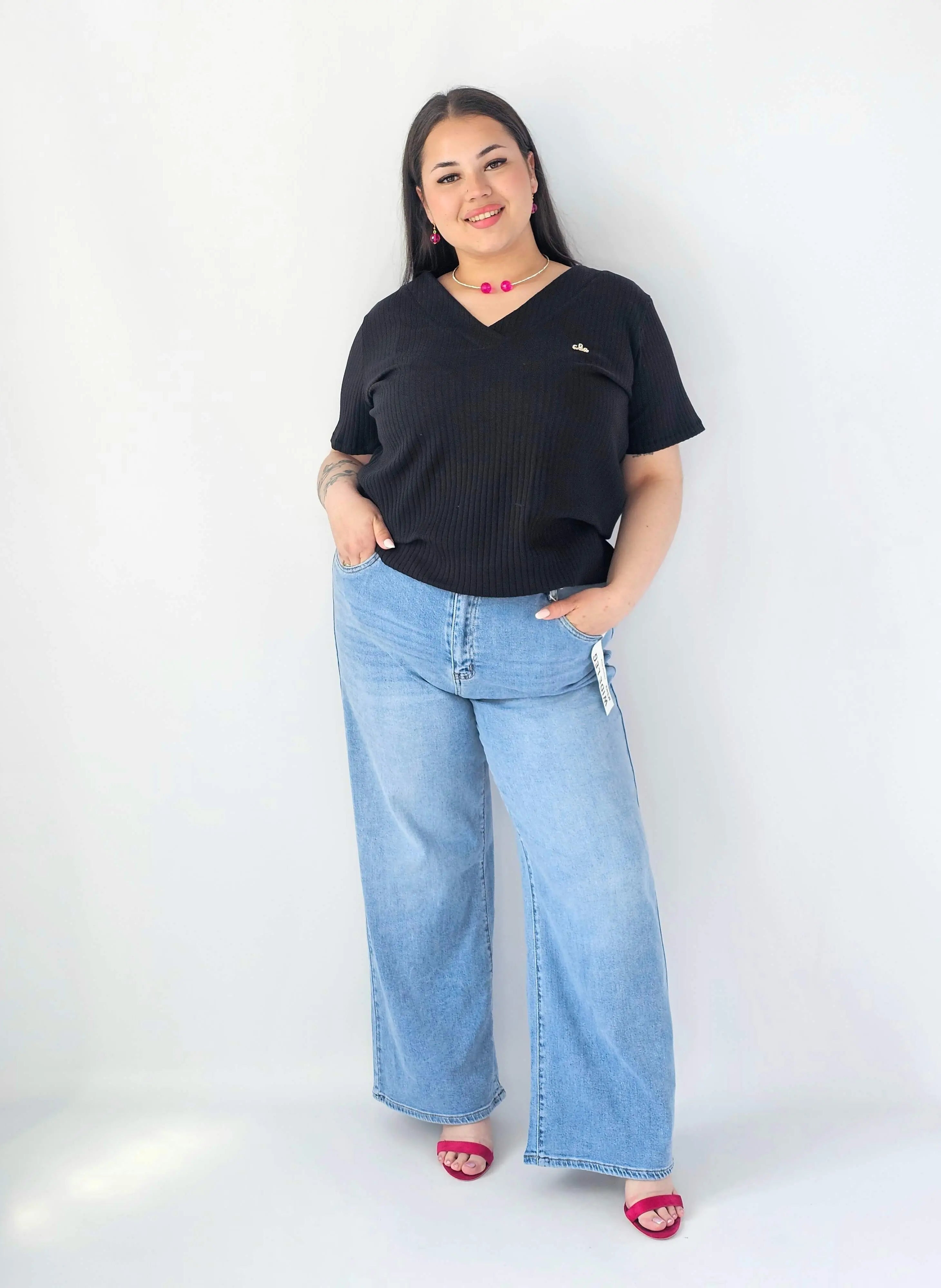 Bluzka Plus Size Prążkowana Z Dekoltem V I Krótkim Rękawem Stylowa XL