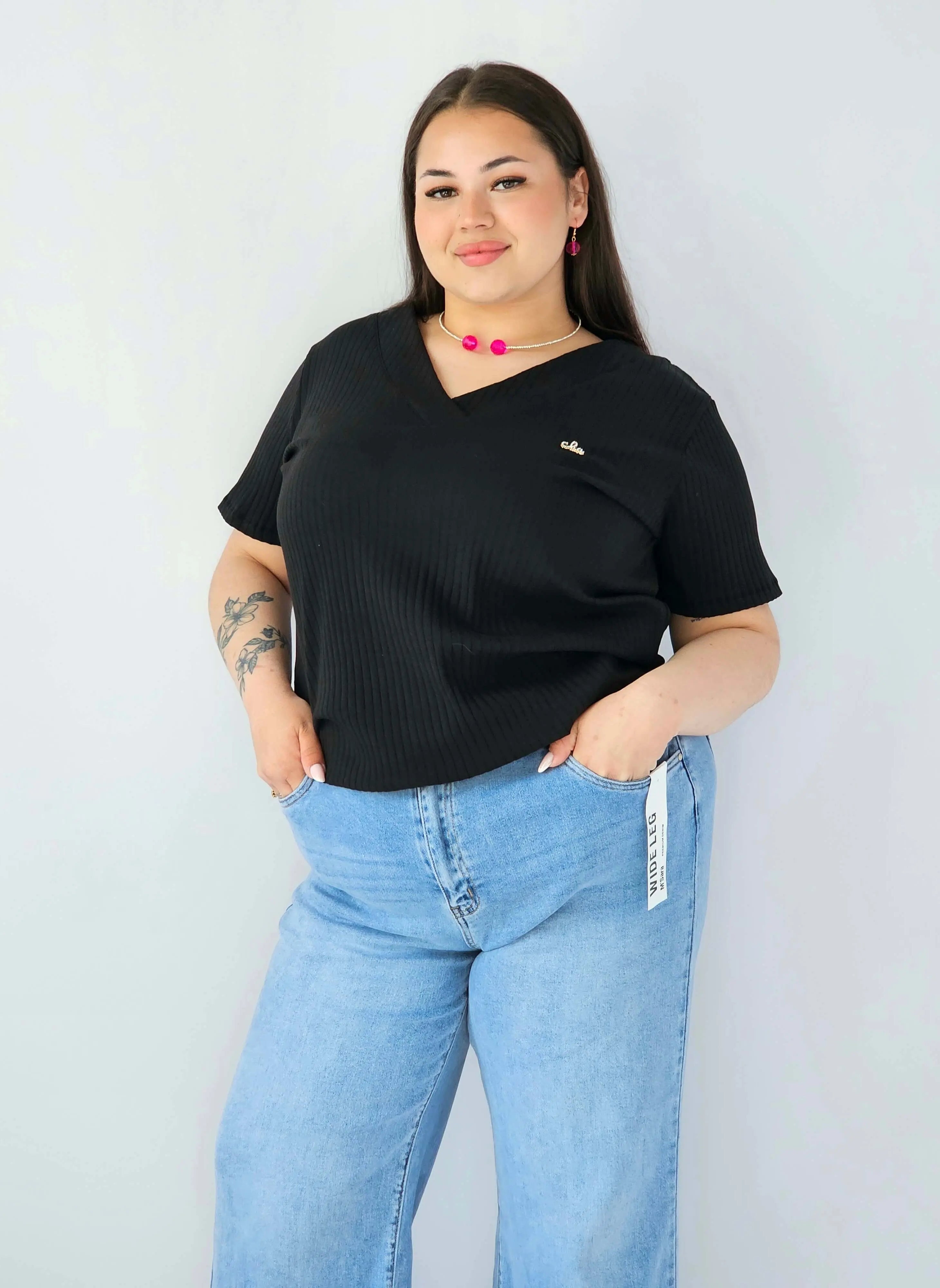 Bluzka Plus Size Prążkowana Z Dekoltem V I Krótkim Rękawem Stylowa XL