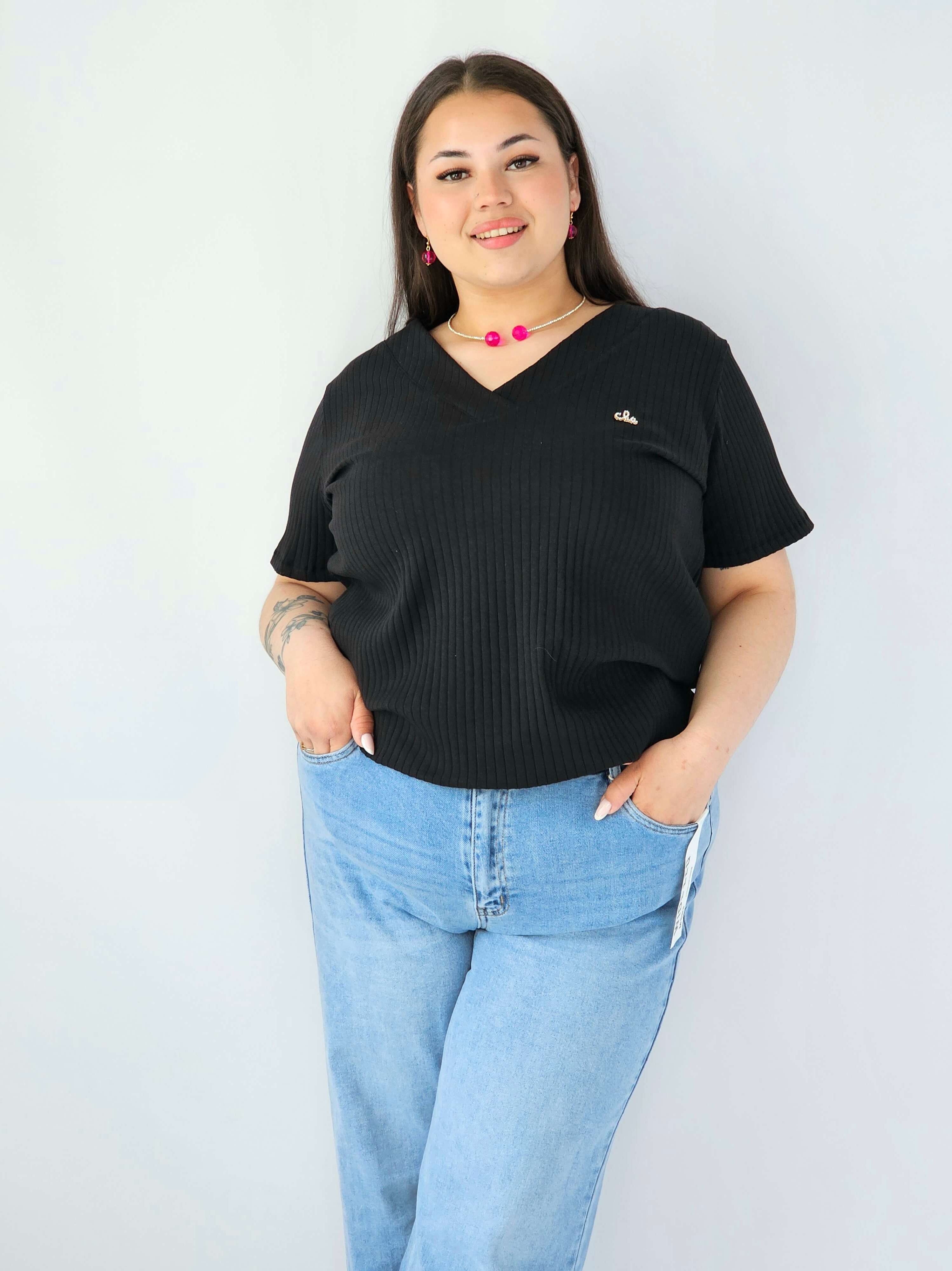 Bluzka Plus Size Prążkowana Z Dekoltem V I Krótkim Rękawem Stylowa XL